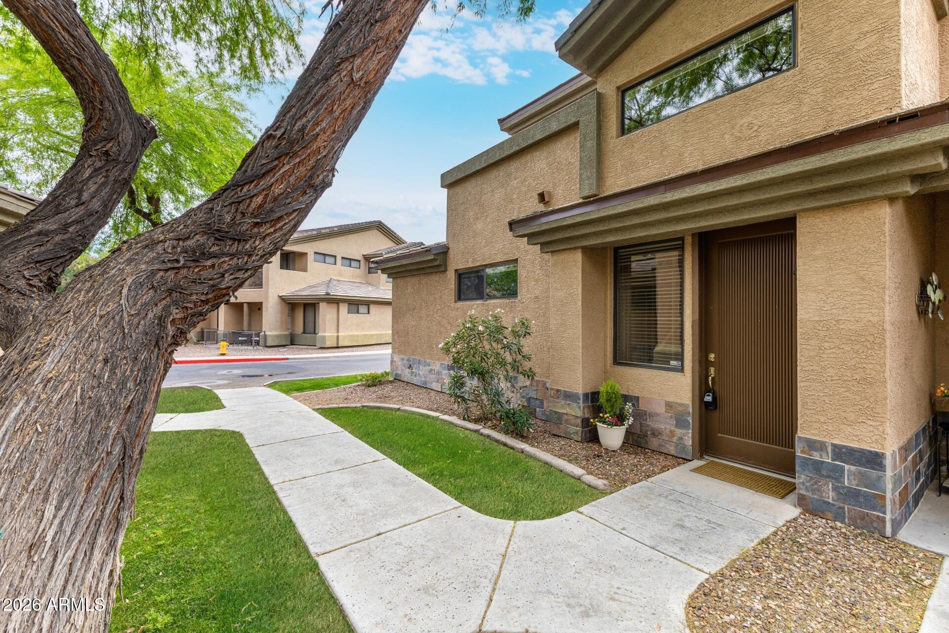 705 W QUEEN CREEK Road 2114