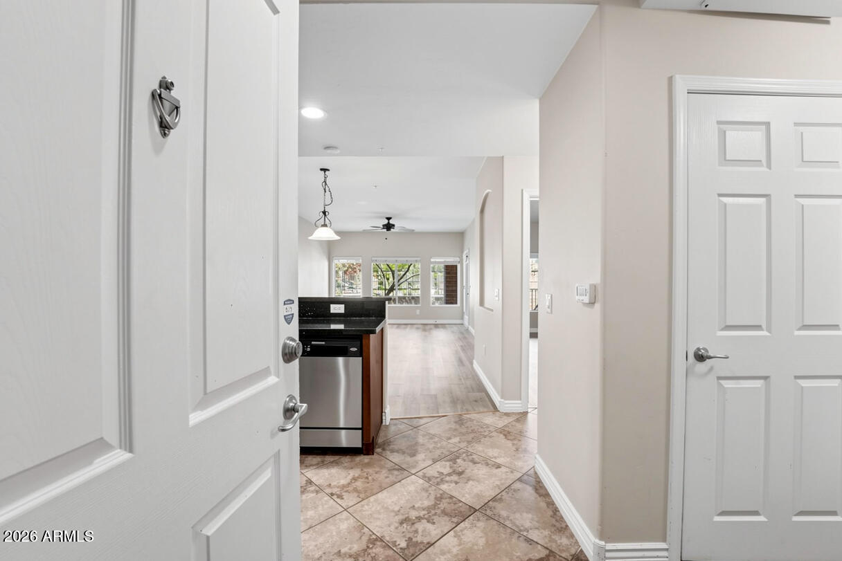 5450 E DEER VALLEY Drive 1015