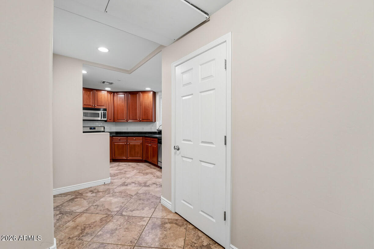 5450 E DEER VALLEY Drive 1015