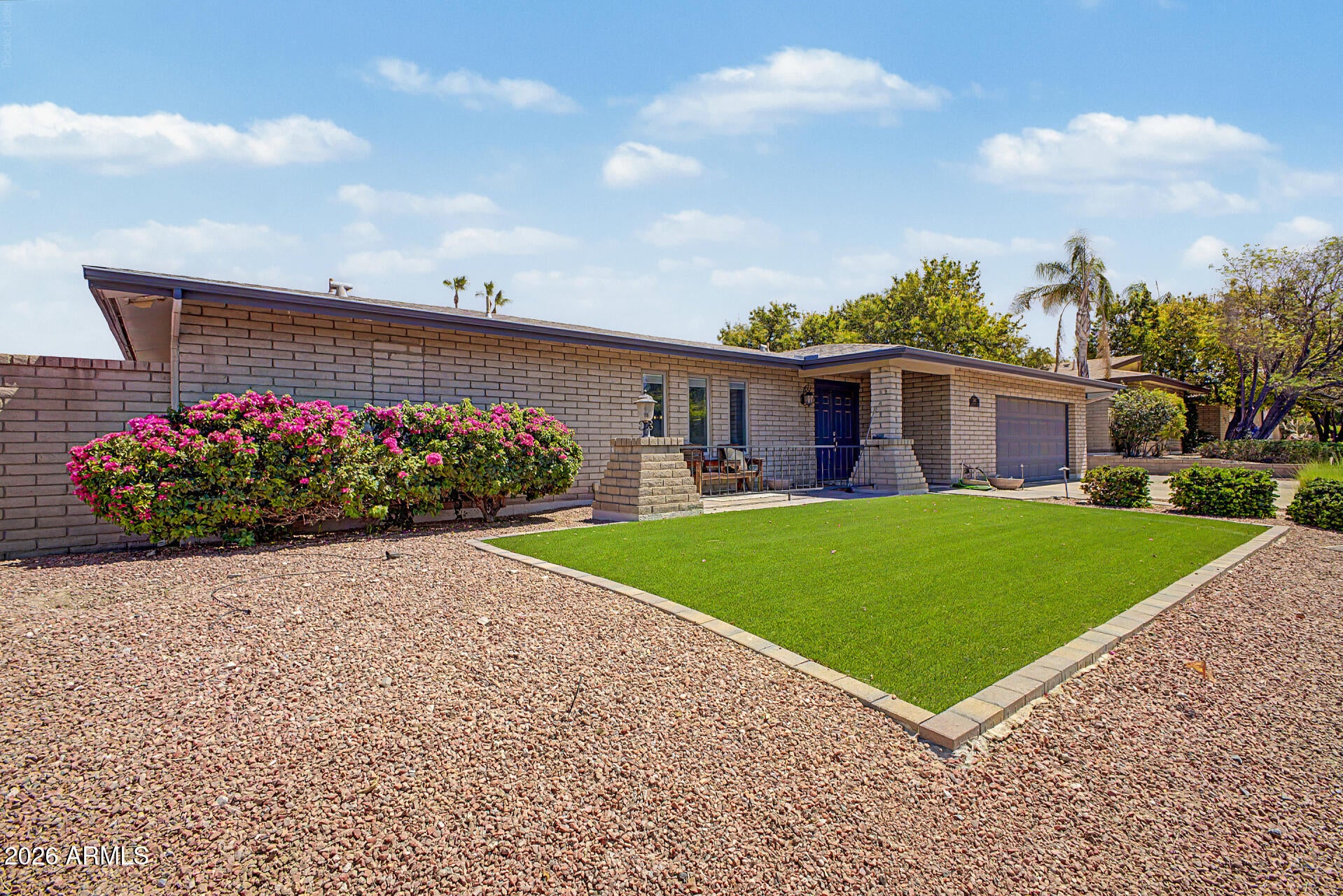 2802 E MISSION Lane