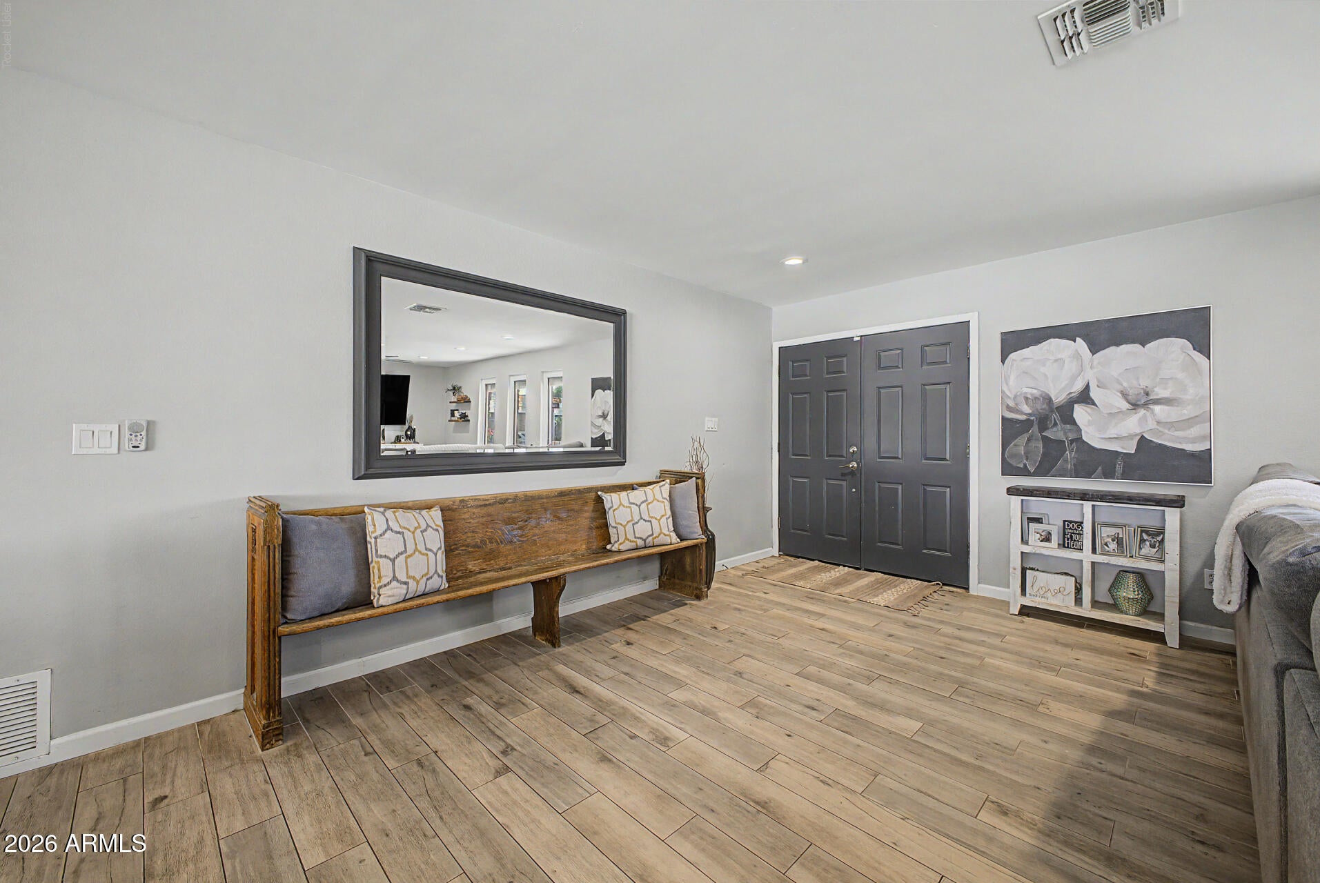 2802 E MISSION Lane