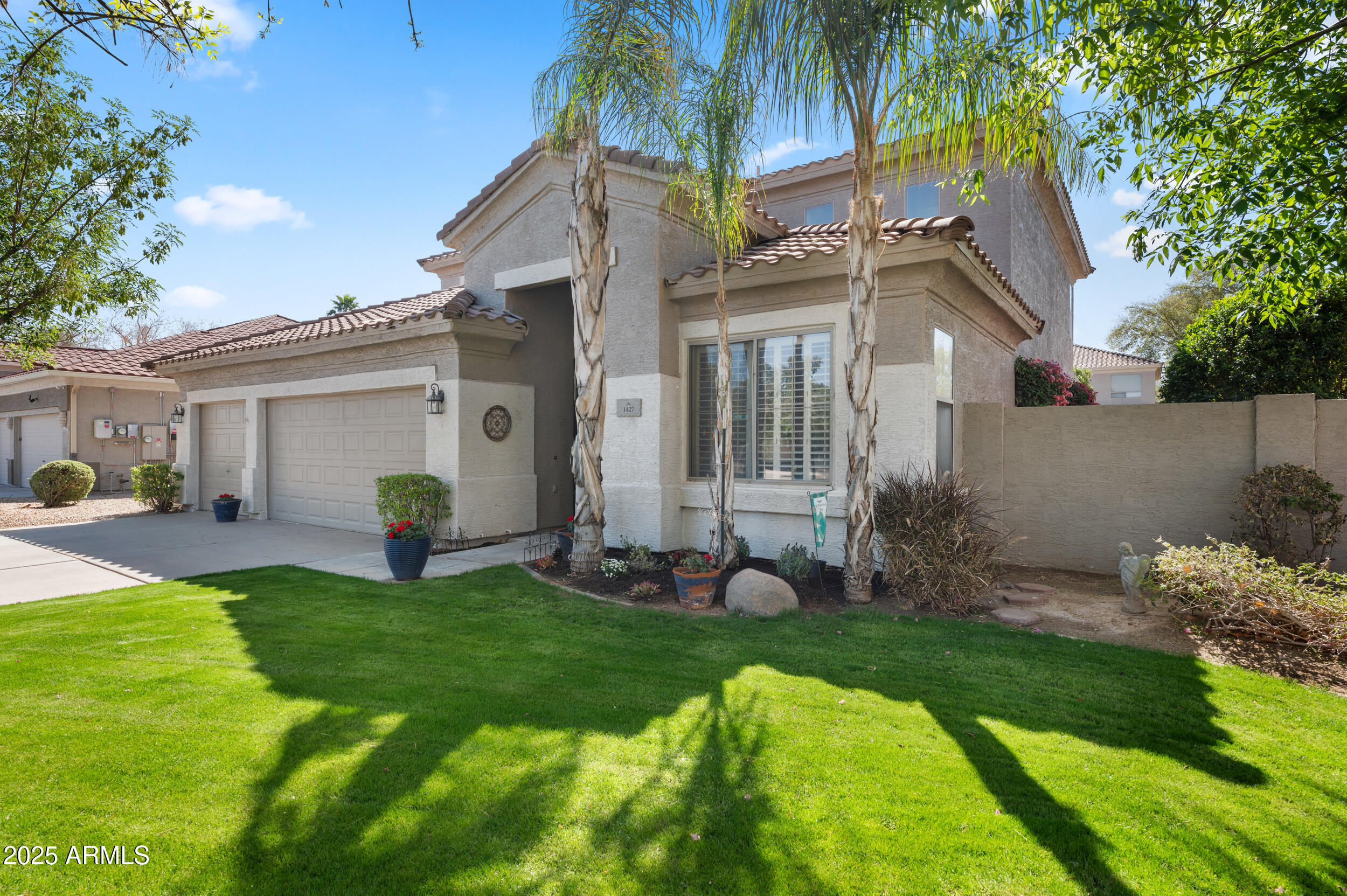 1427 E PALOMINO Drive