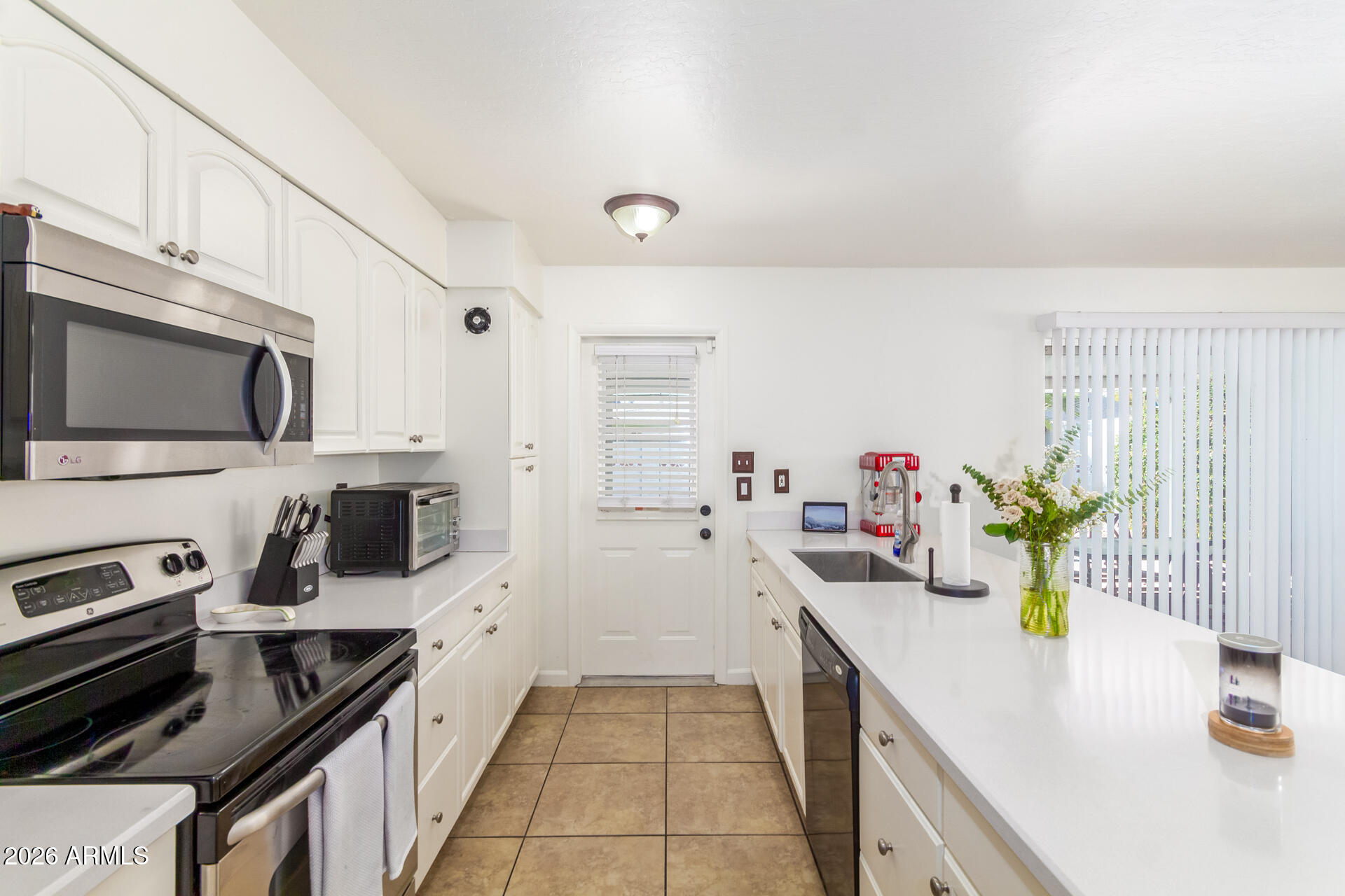 3312 S VENTURA Drive