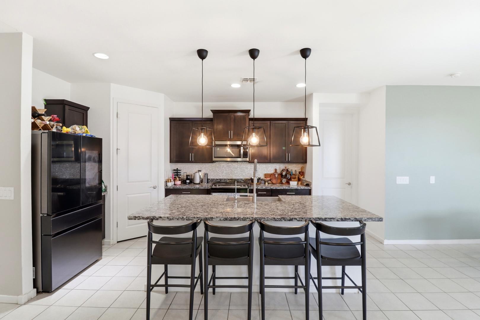 6737 W Valley View Drive