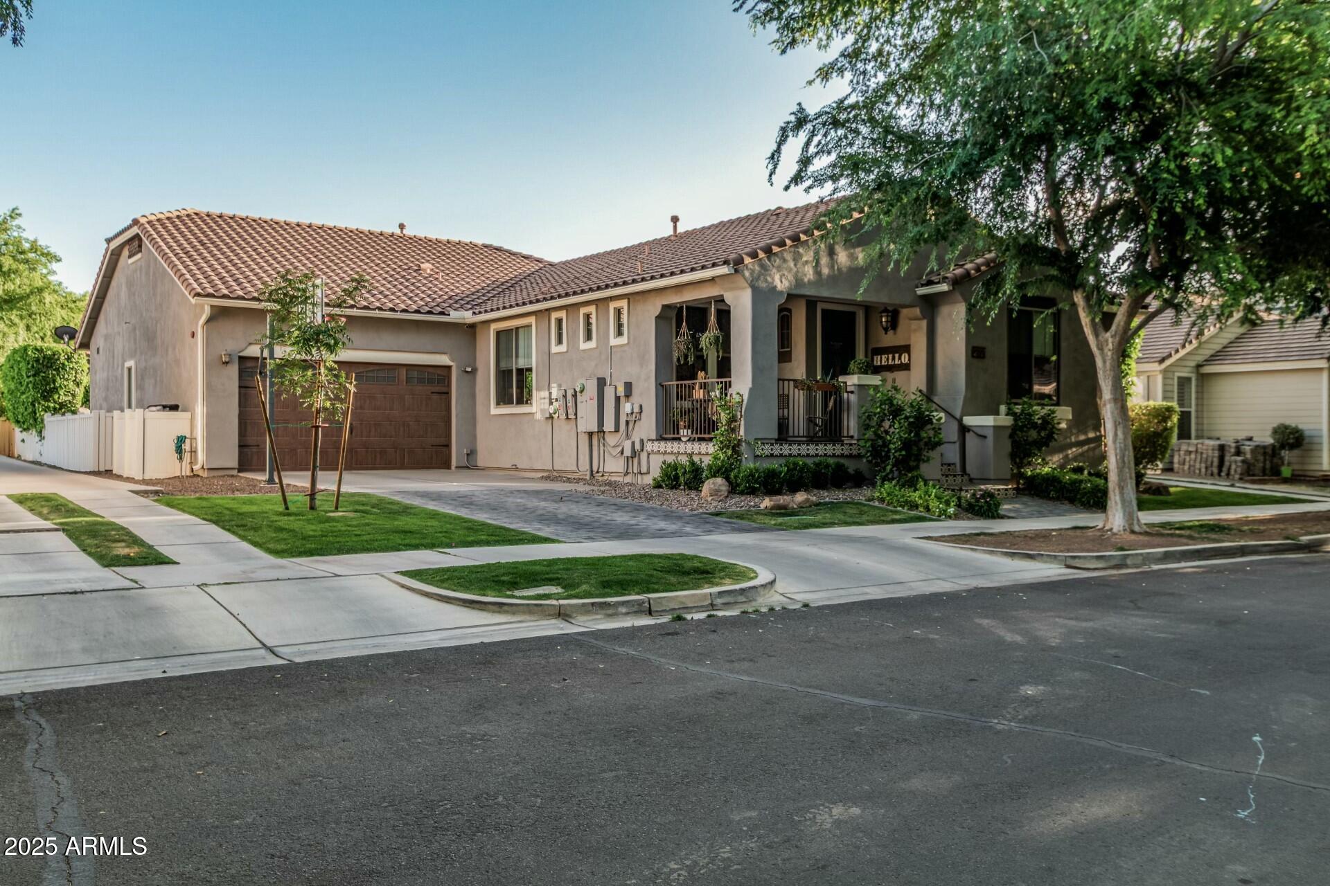 2721 E TAMARISK Street