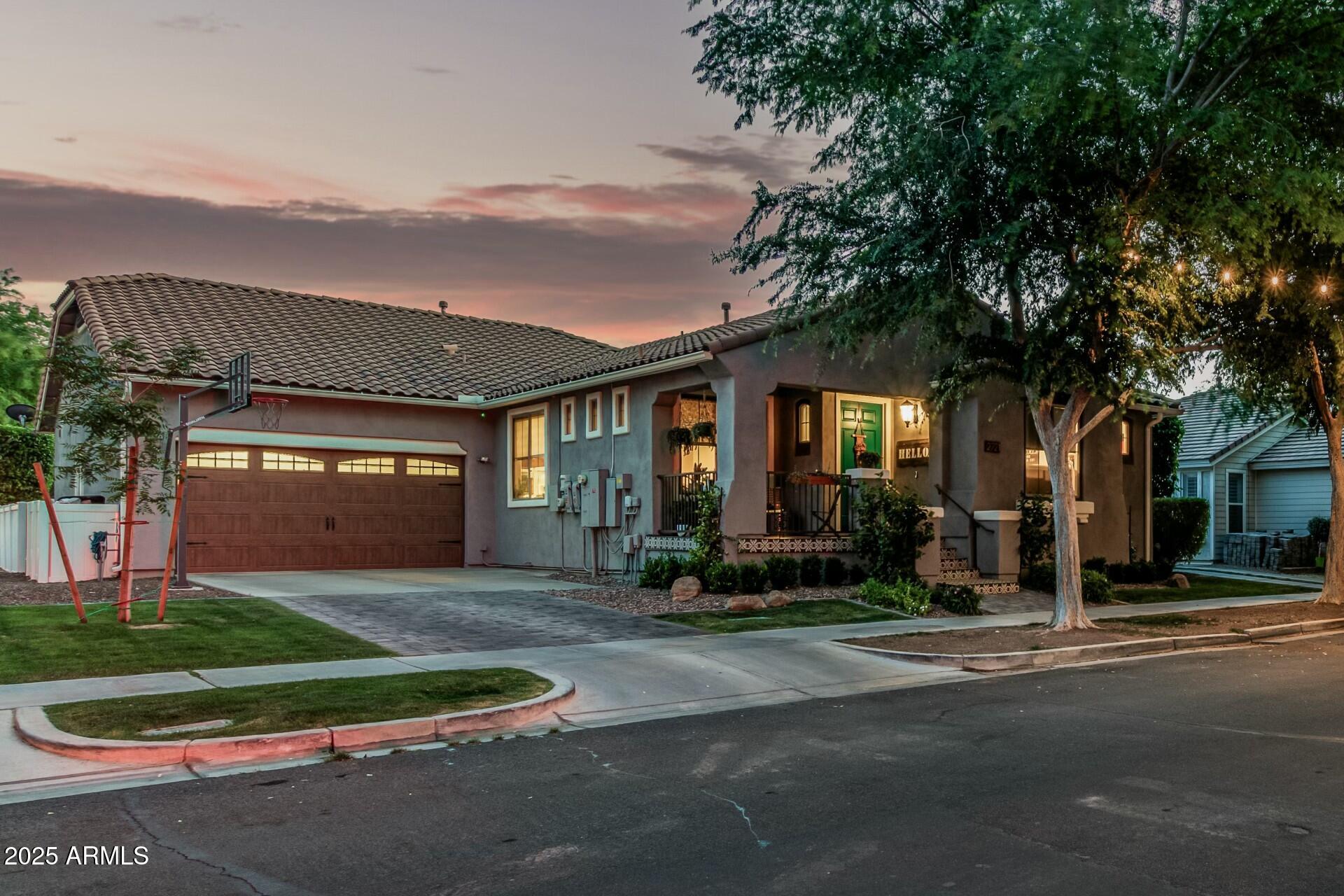 2721 E TAMARISK Street