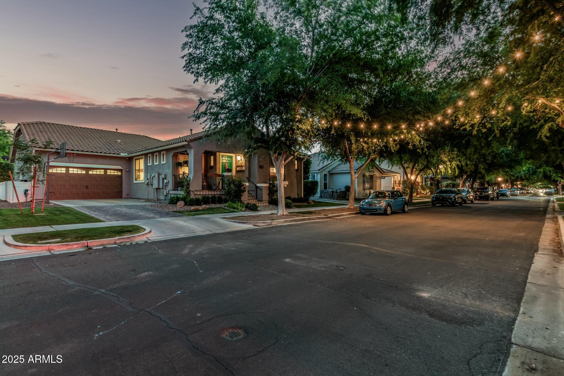 2721 E TAMARISK Street