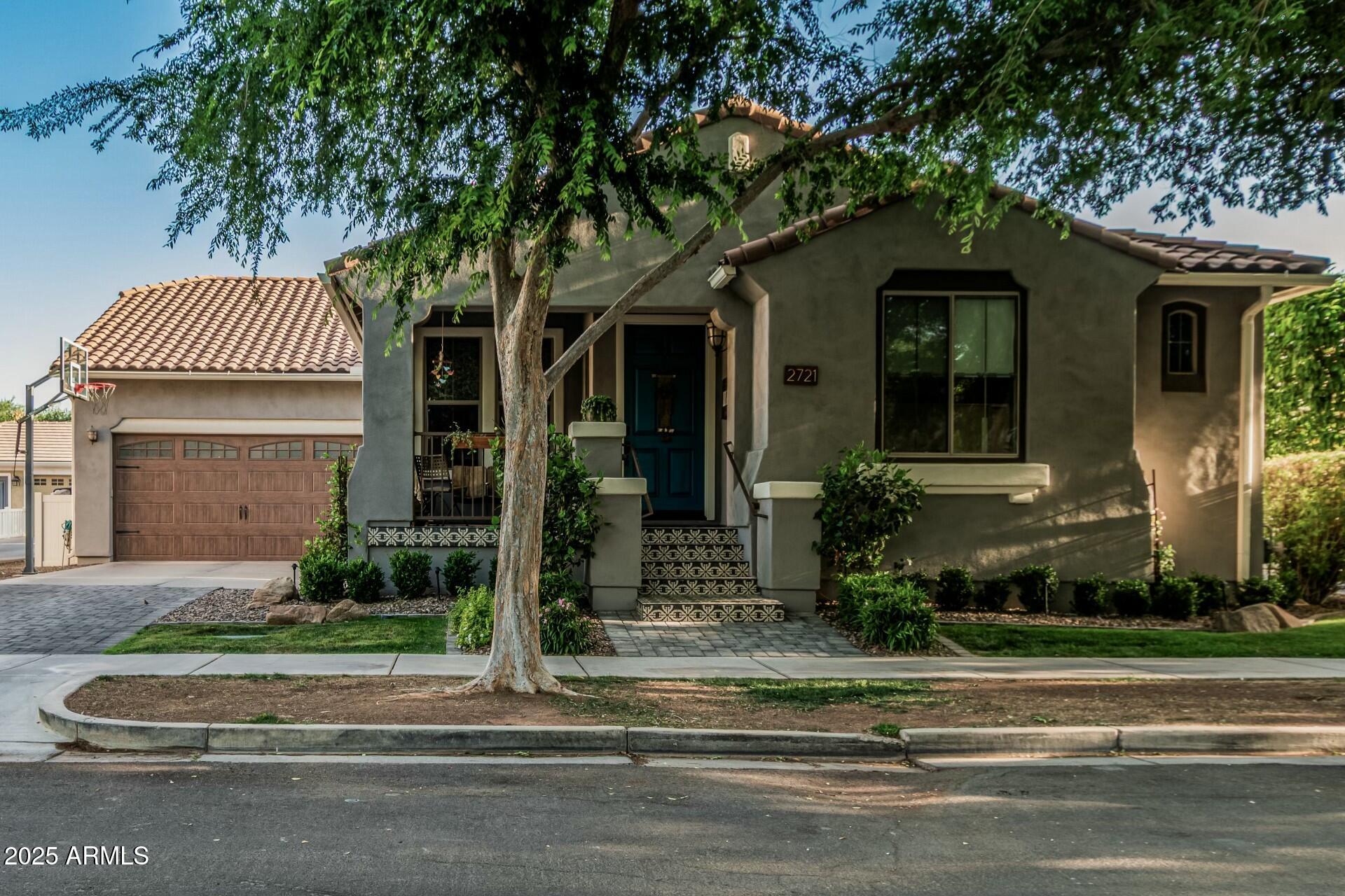 2721 E TAMARISK Street