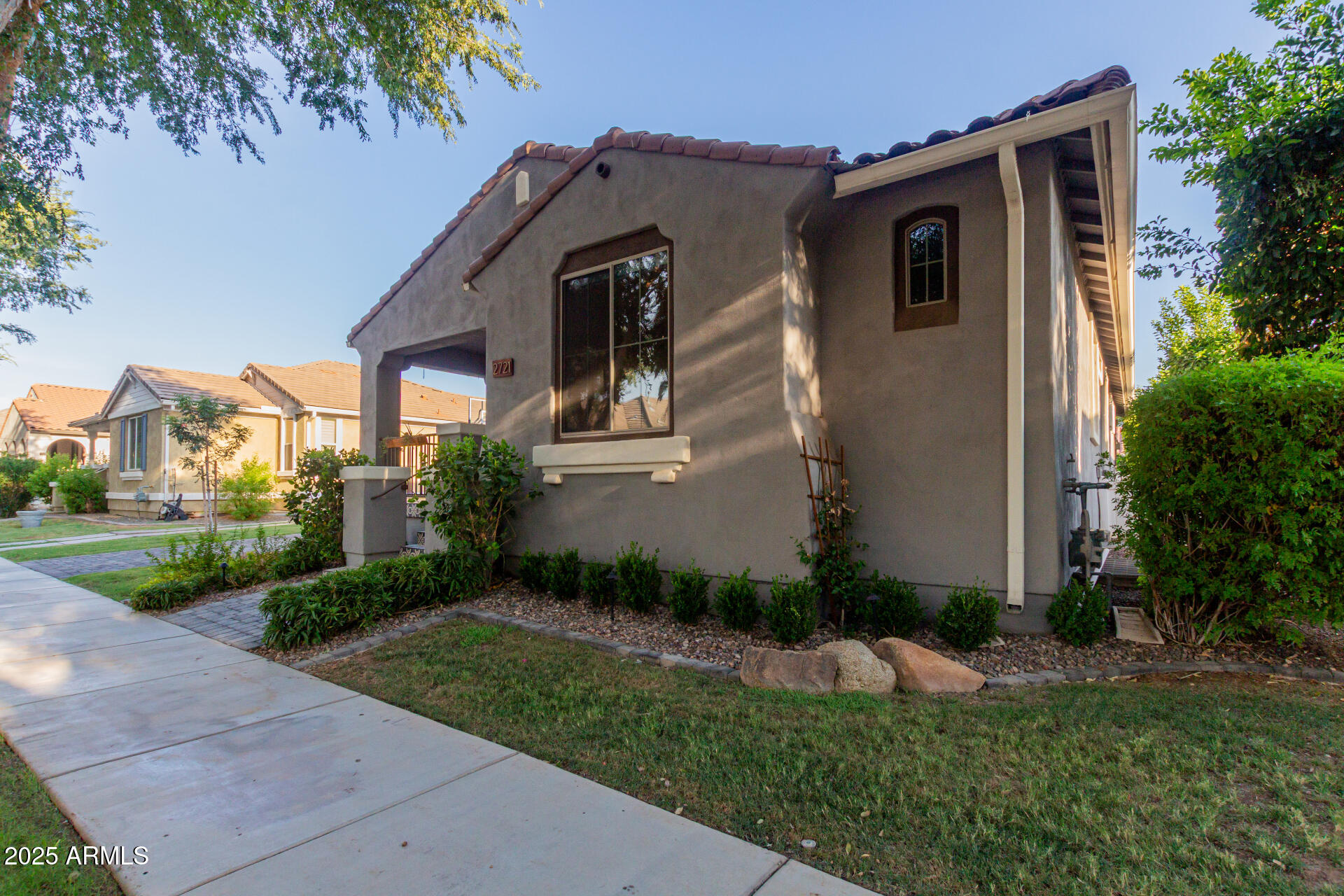 2721 E TAMARISK Street