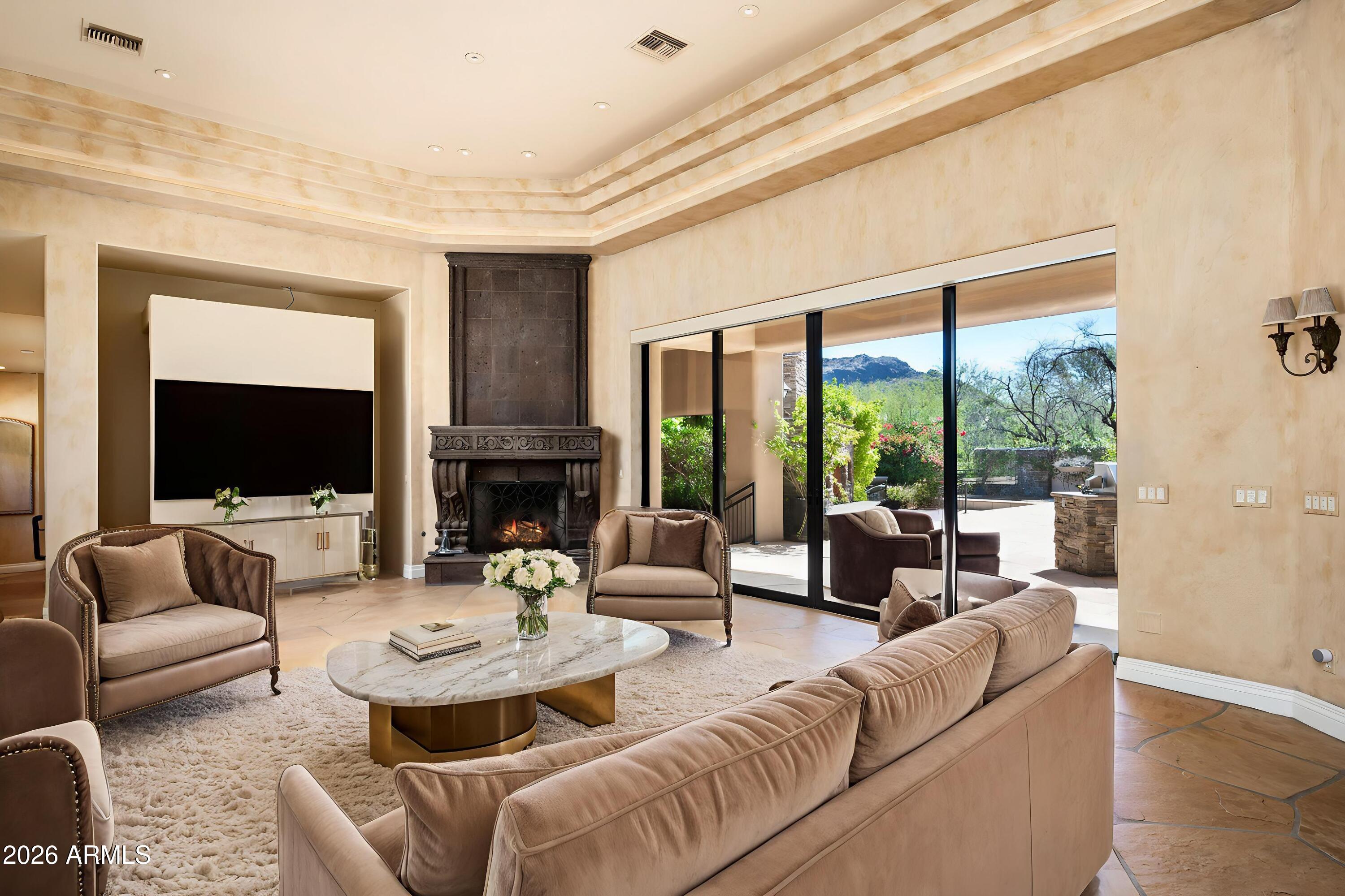 8150 N Ridgeview Drive