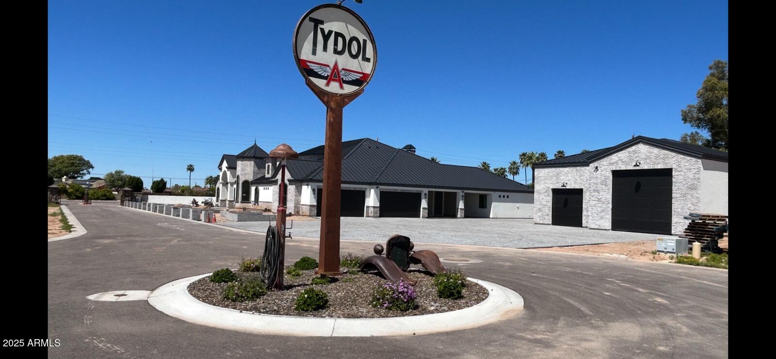 3640 E MALLORY Circle 3