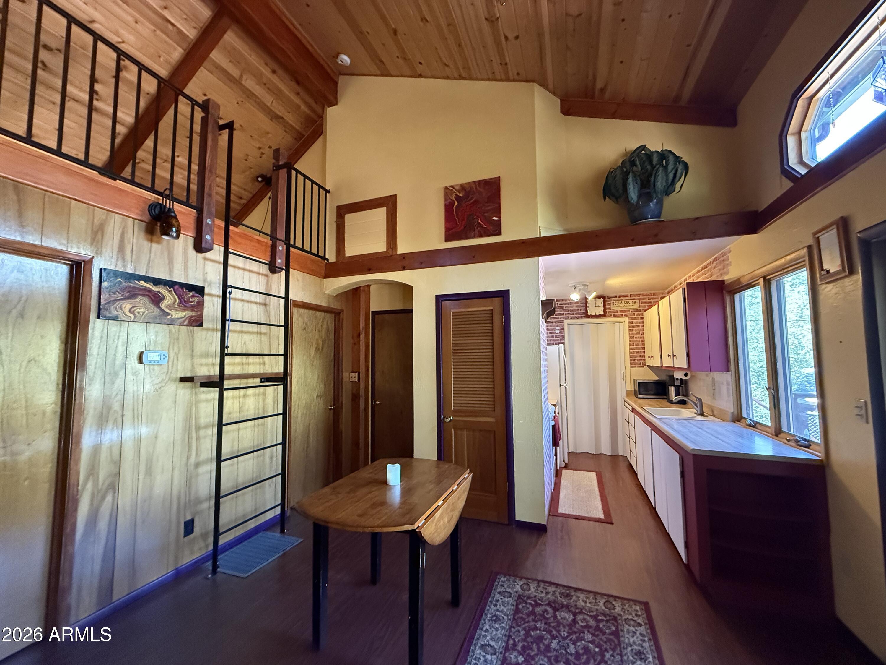 COOL PINES - Residential