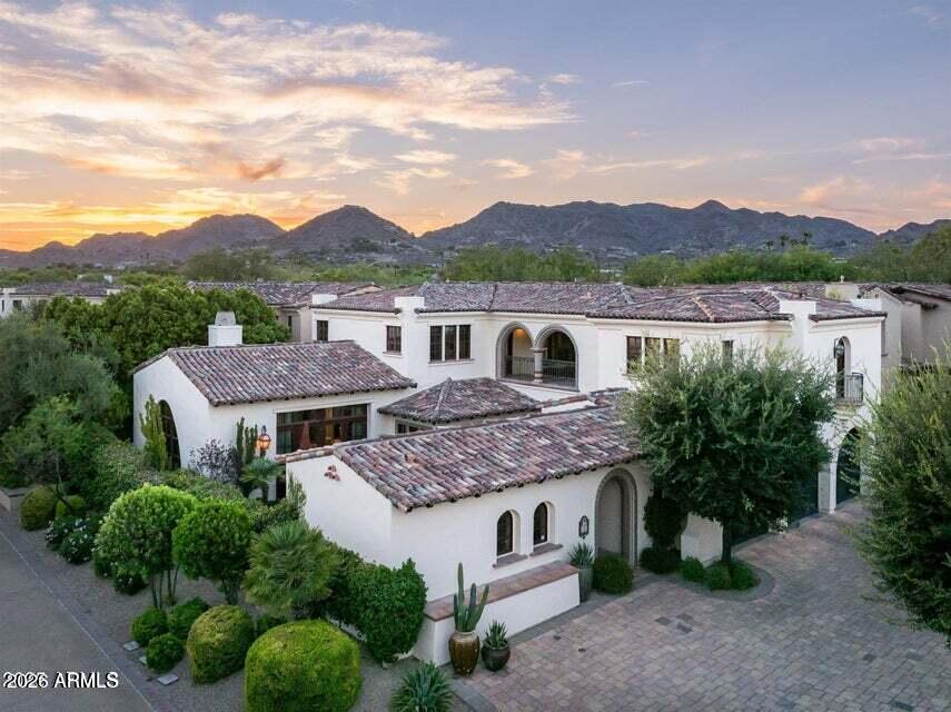 4949 E LINCOLN Drive 11