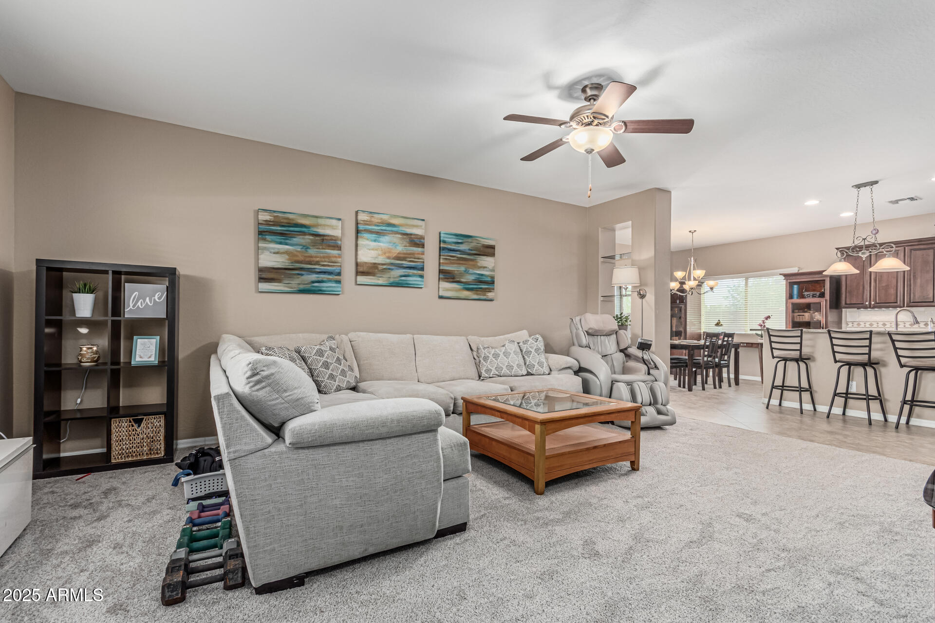 945 W EMPRESS TREE Avenue
