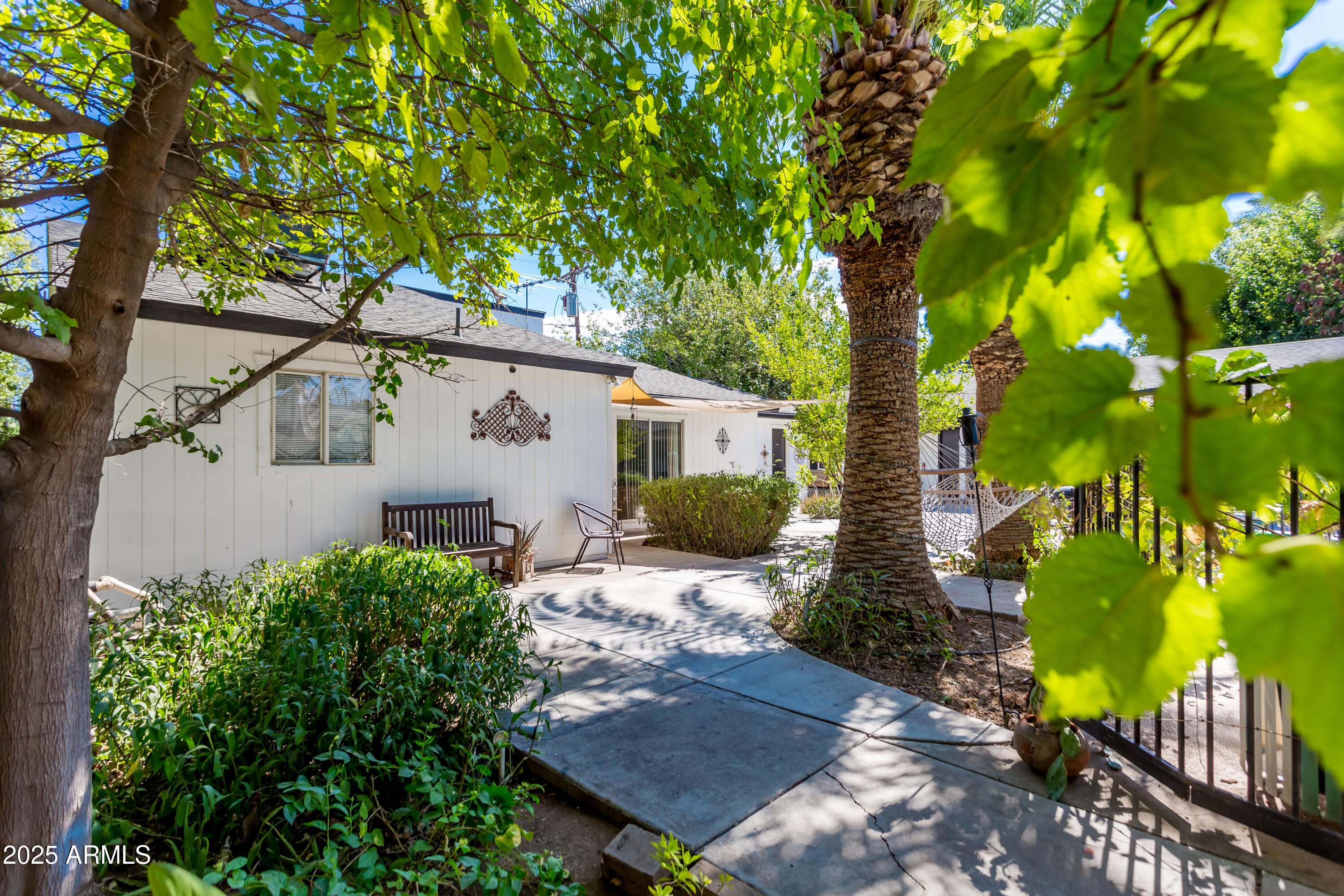 37 W PASADENA Avenue