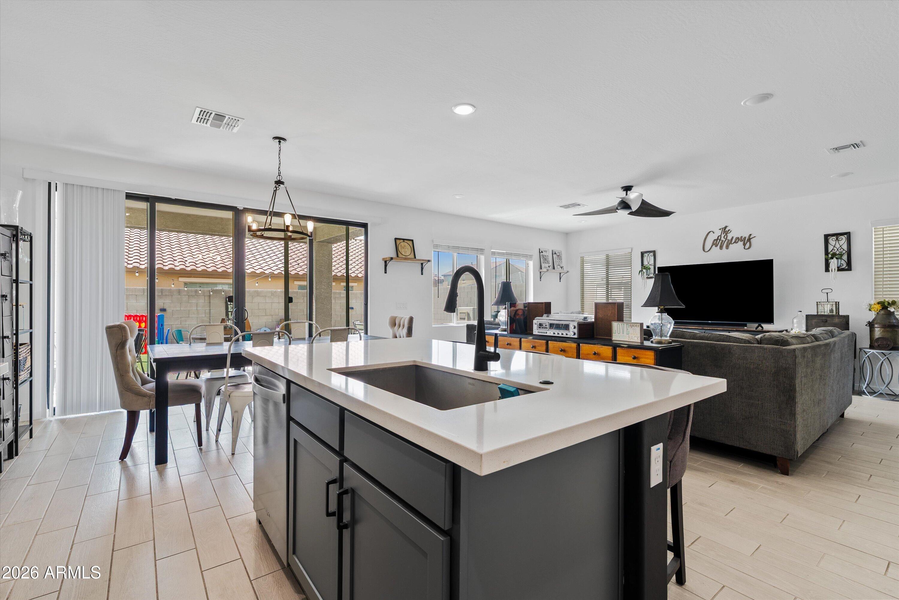 2014 N MARKETSIDE Avenue