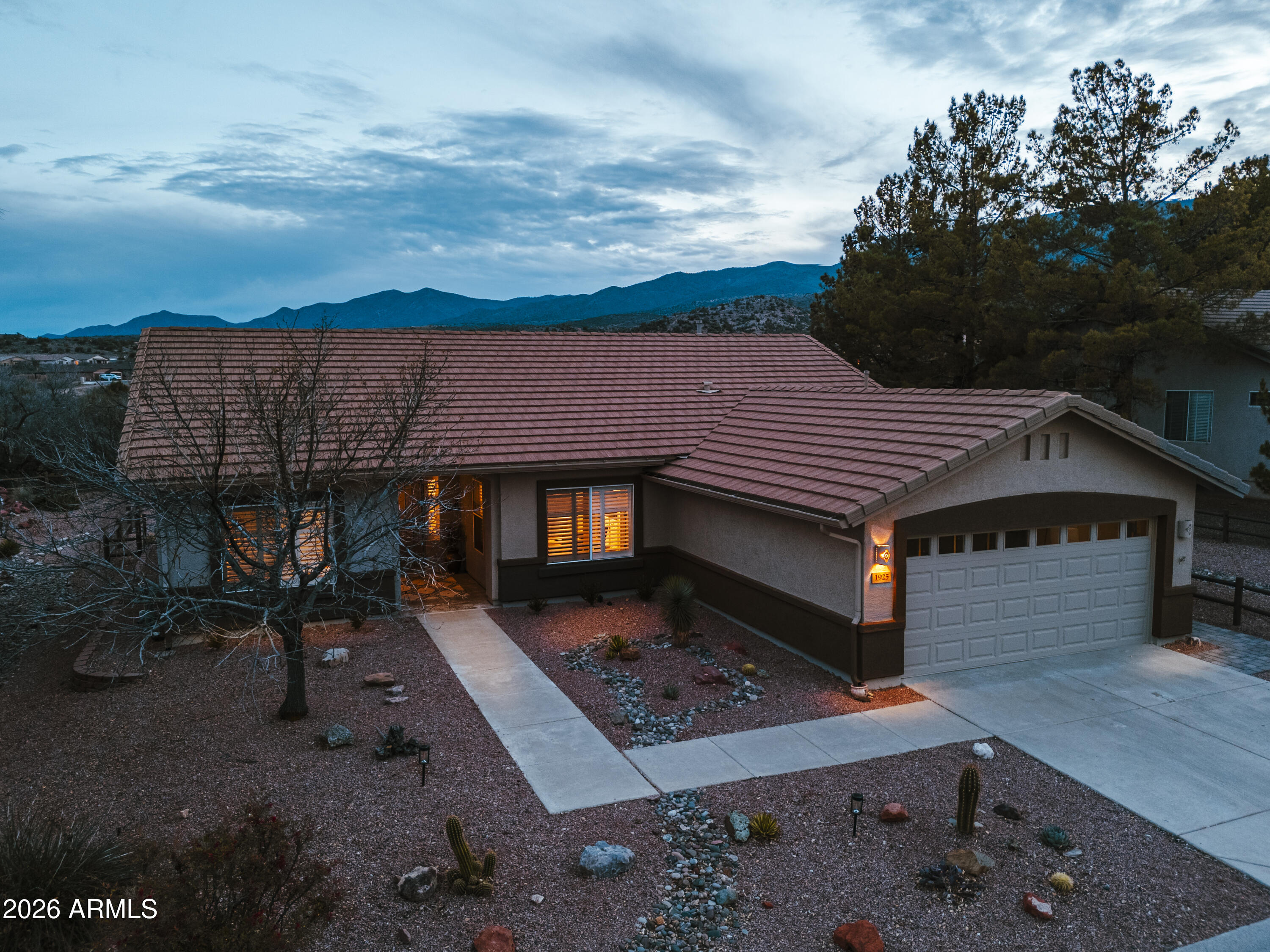 1925 W DESERT WILLOW Drive