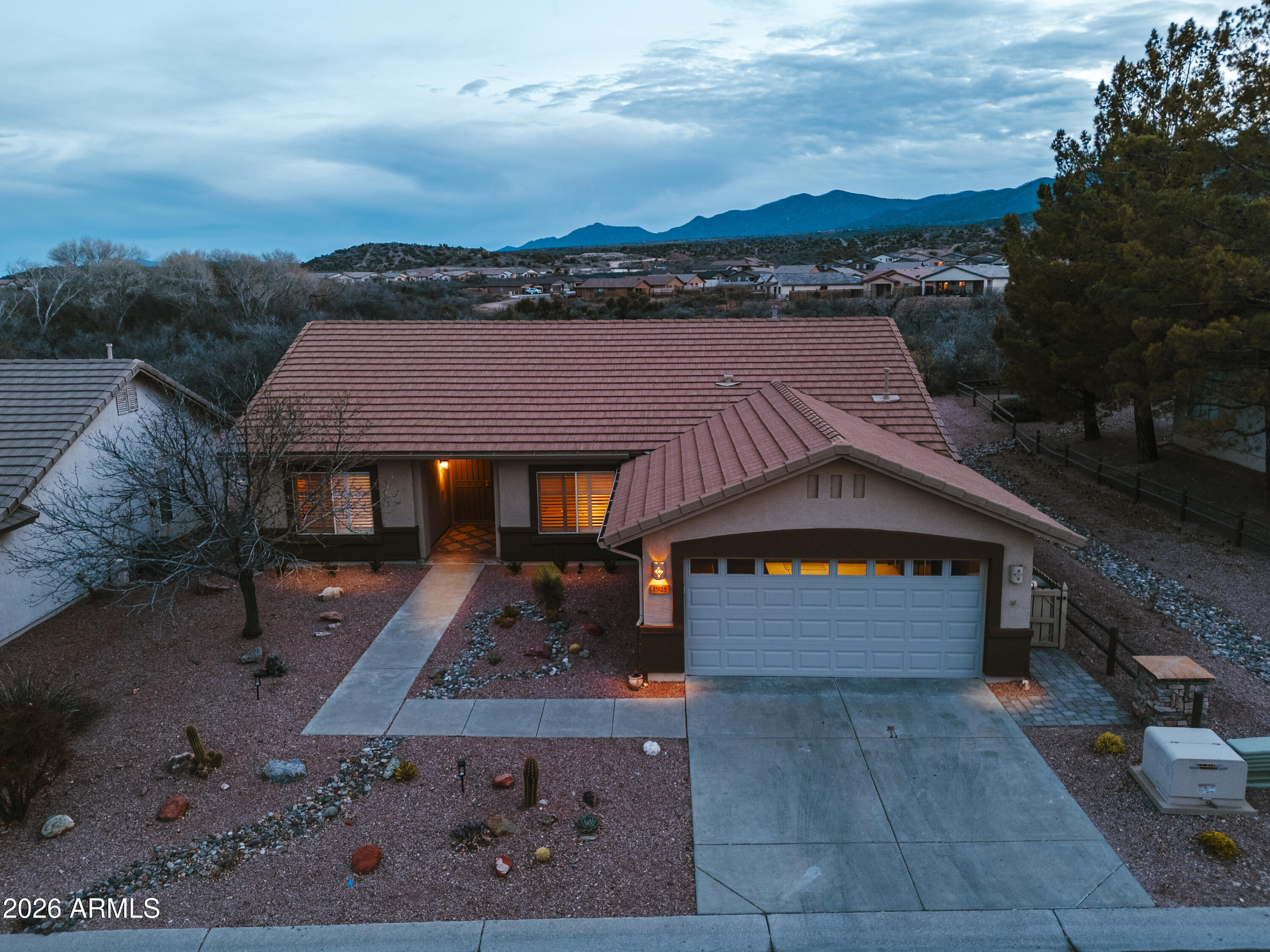 1925 W DESERT WILLOW Drive