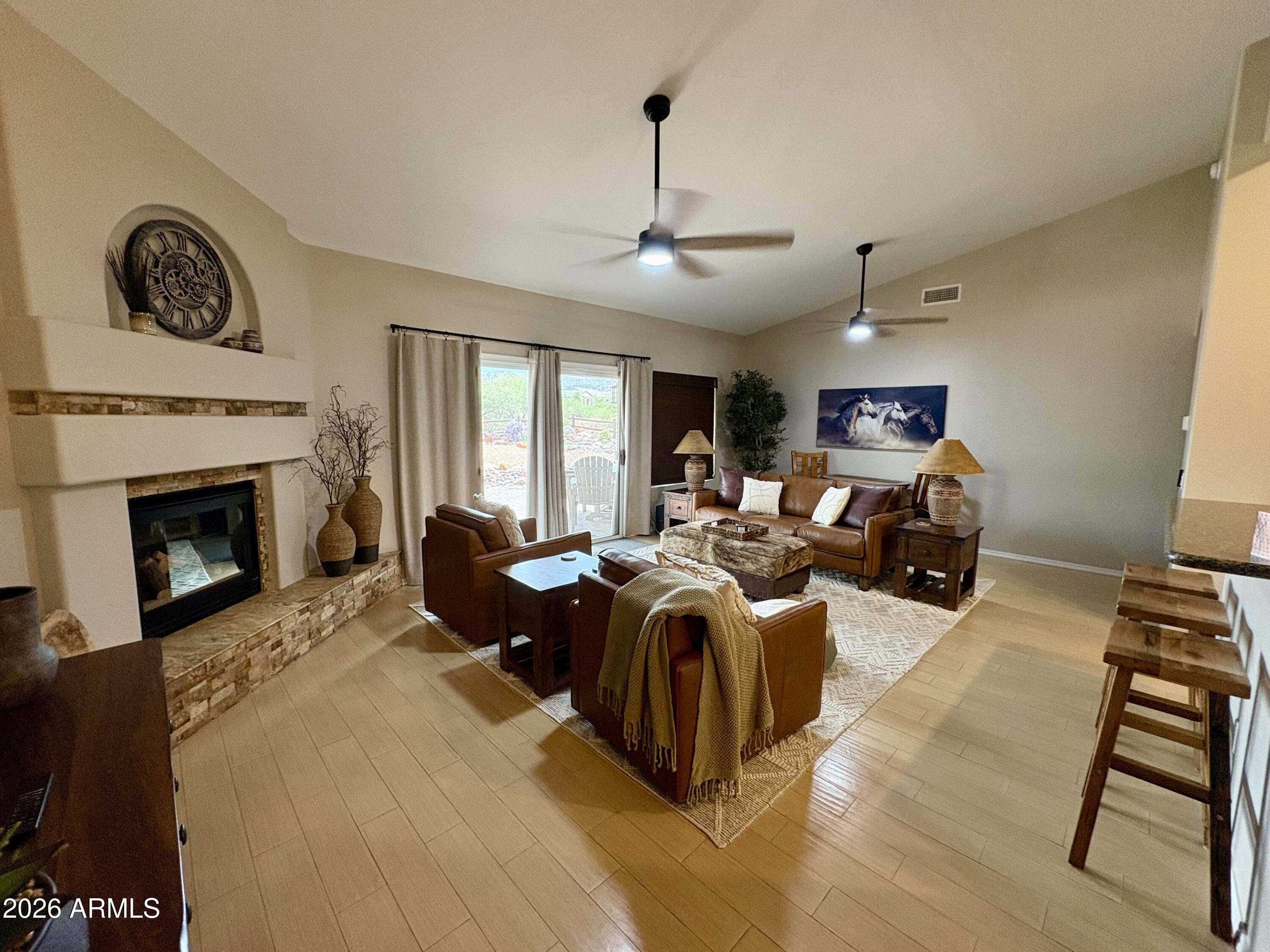 1925 W DESERT WILLOW Drive