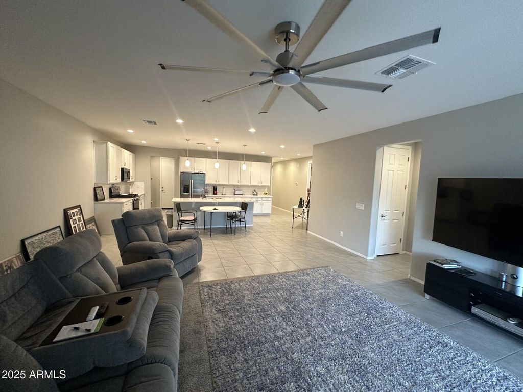 Photo of 913 S 107th Drive, Avondale, AZ 85323 (MLS # 6932069)