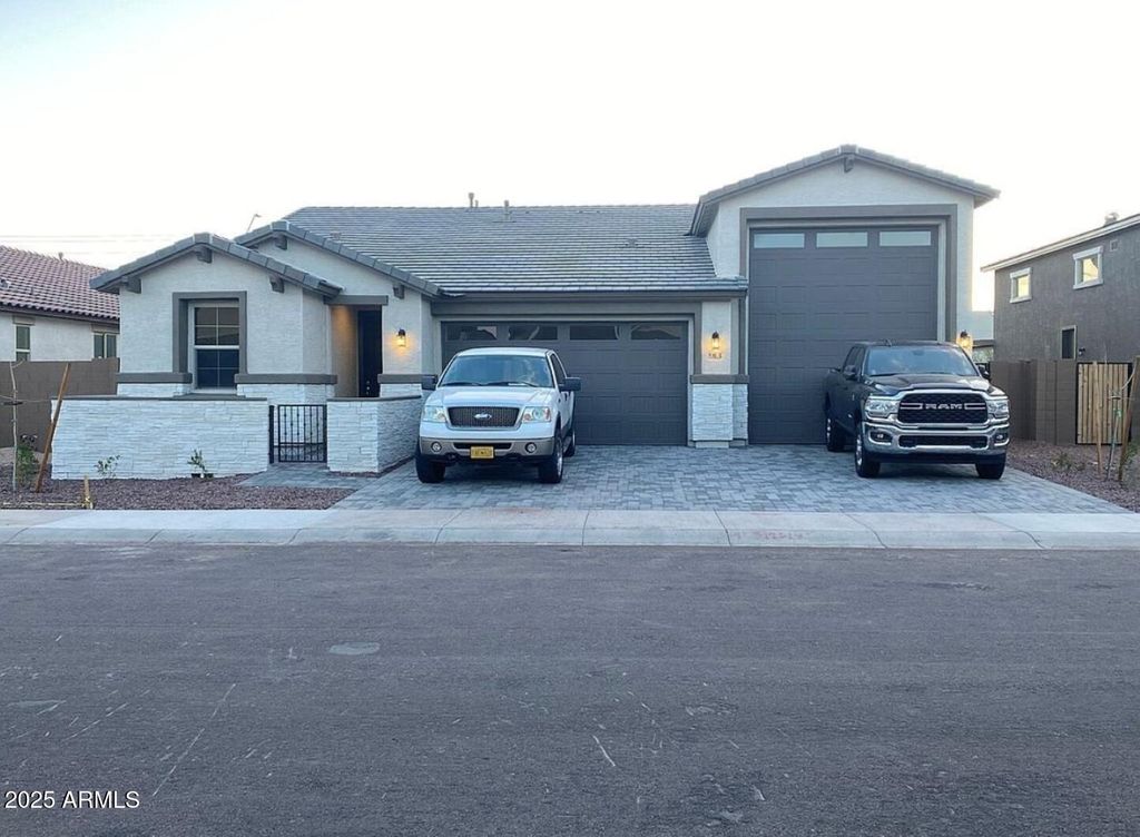 Photo of 913 S 107th Drive, Avondale, AZ 85323 (MLS # 6932069)
