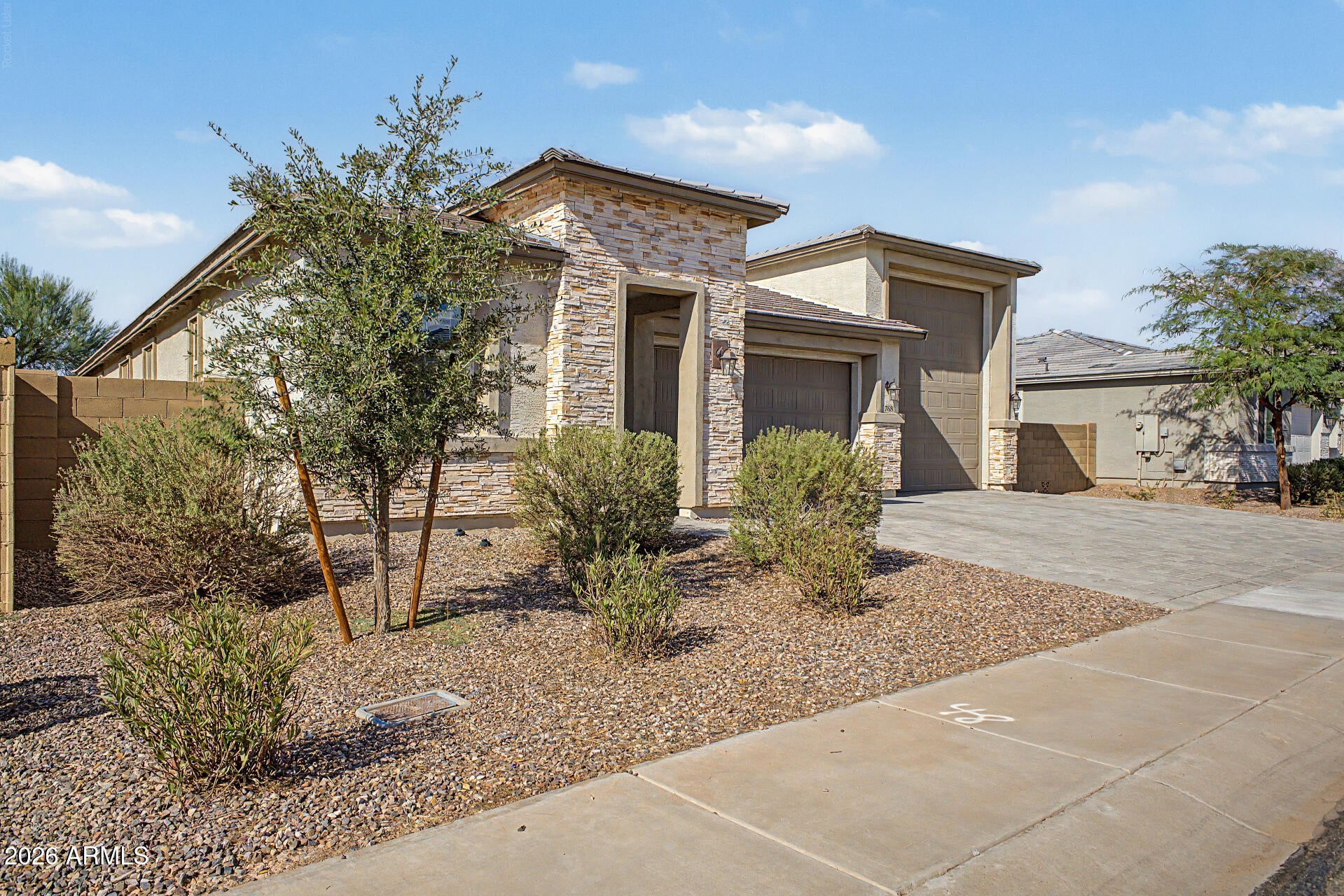 768 W PALO VERDE Drive
