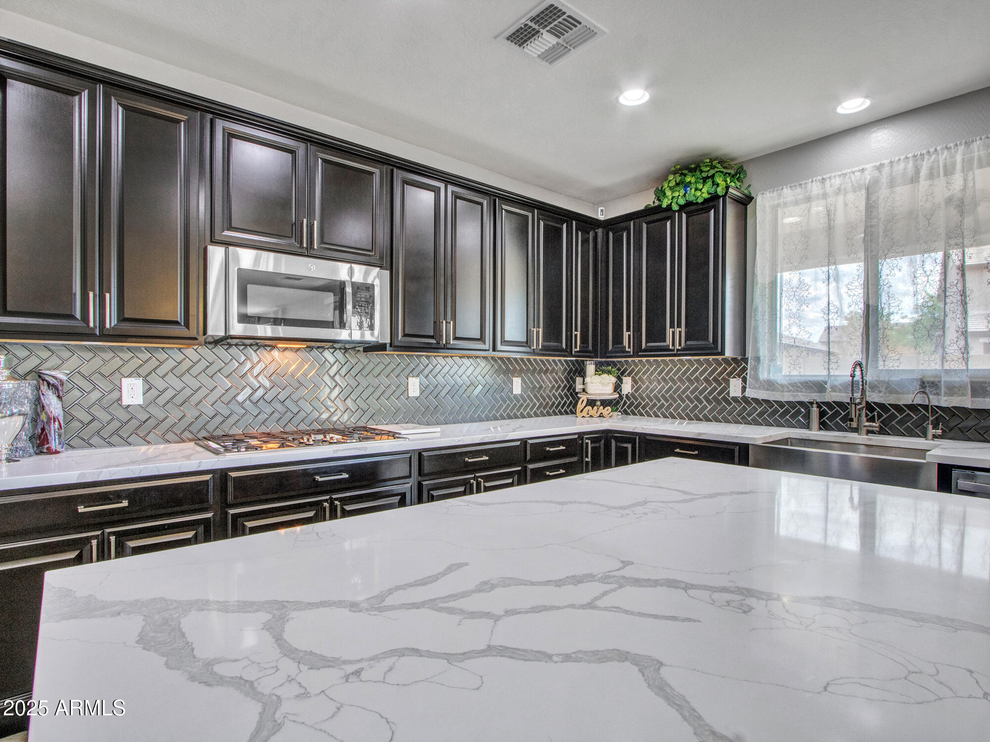 Avondale, Arizona 85323, United States, 5 Bedrooms Bedrooms, ,3 BathroomsBathrooms,Residential,Active,116011