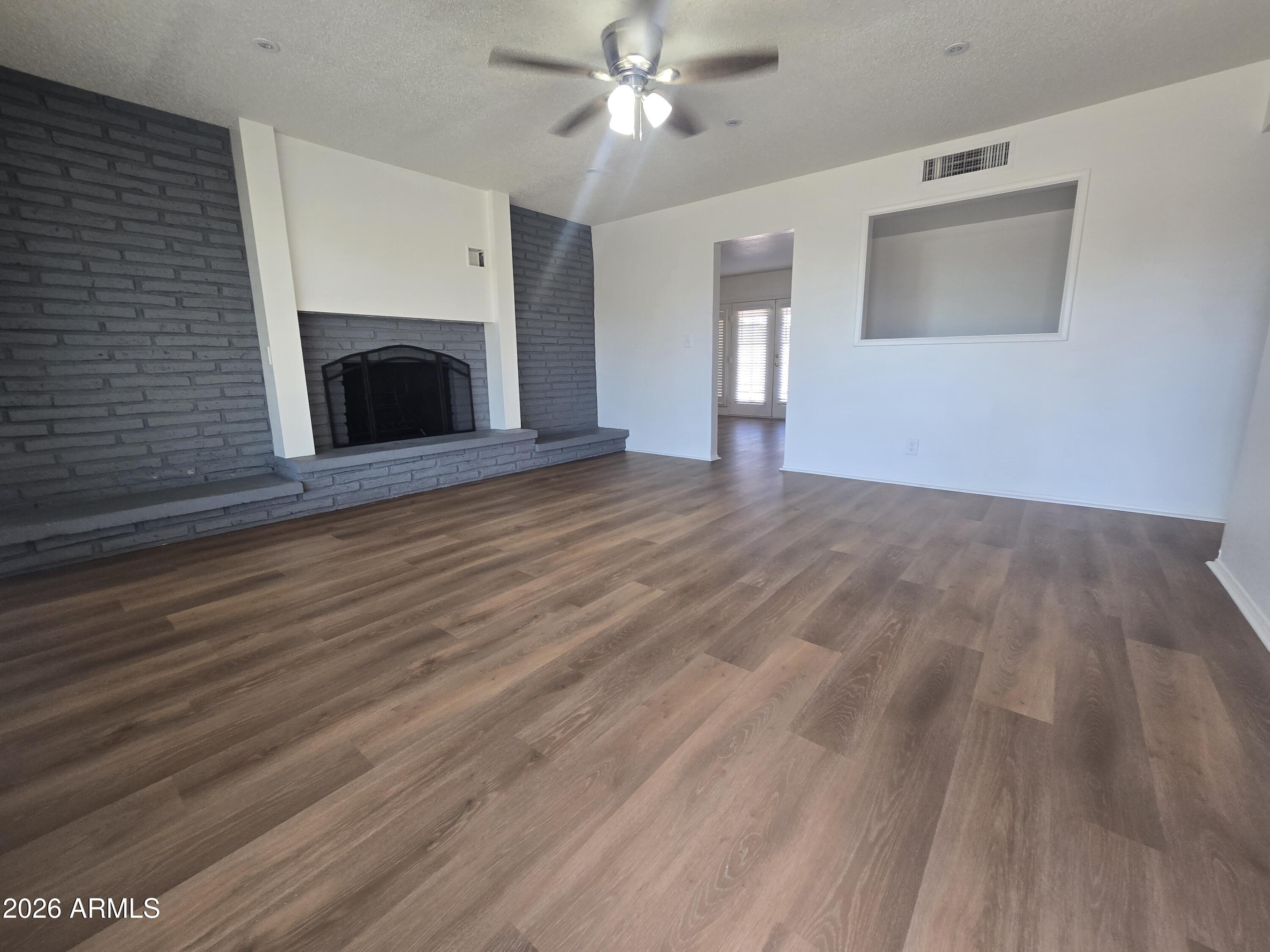 2644 W CORRINE Drive