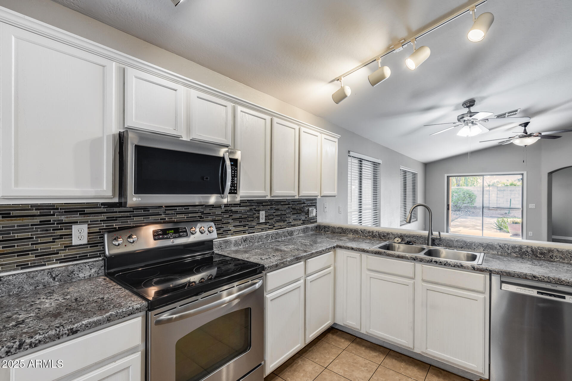 1991 W VINEYARD PLAINS Drive