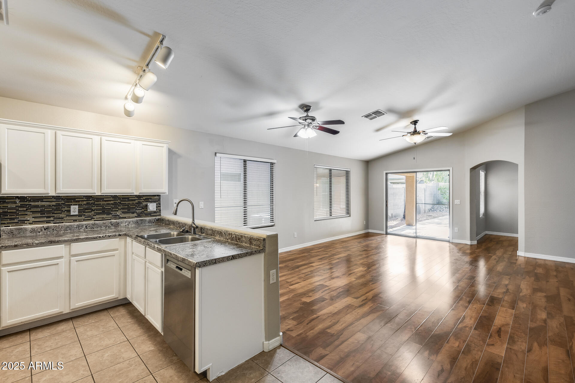 1991 W VINEYARD PLAINS Drive