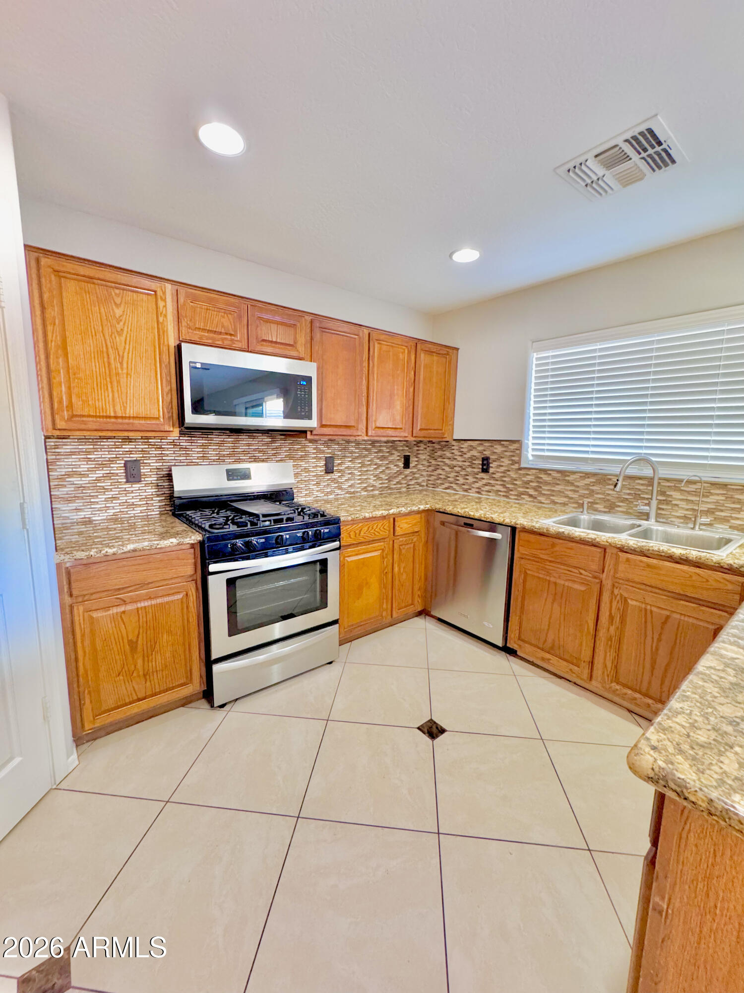 15118 W Lincoln St Street