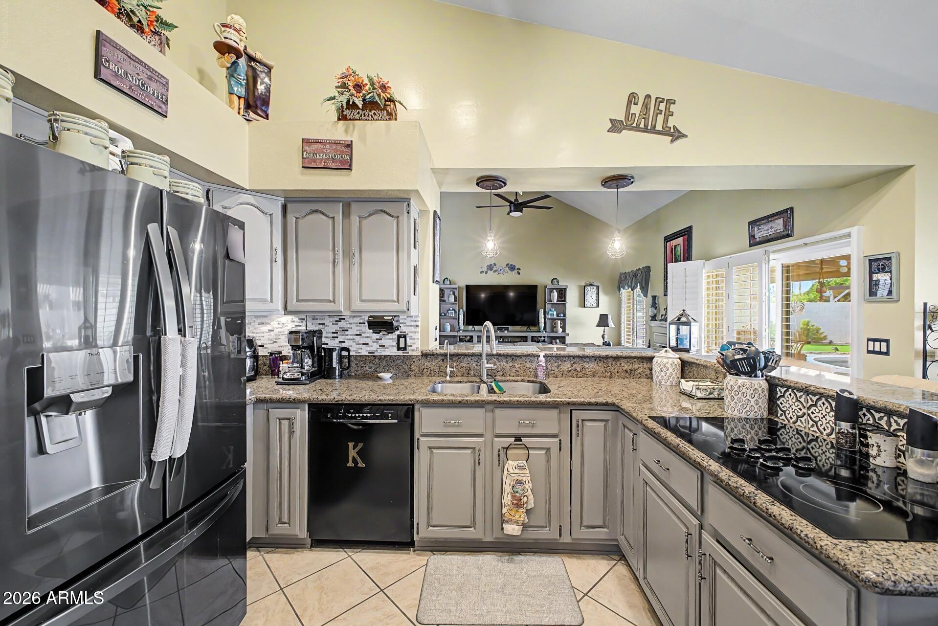 2653 N FONTANA Circle