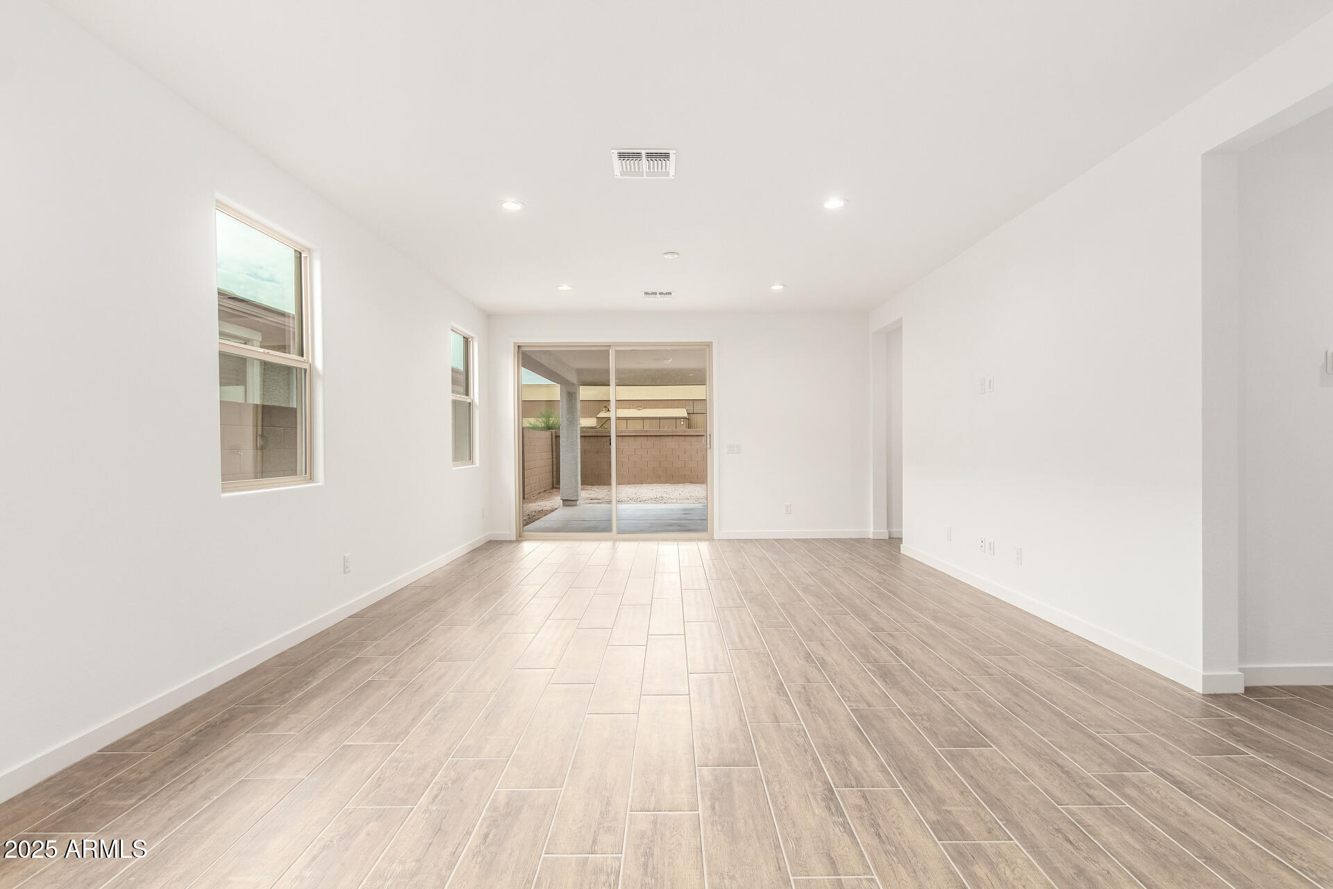 15817 W VOGEL Avenue