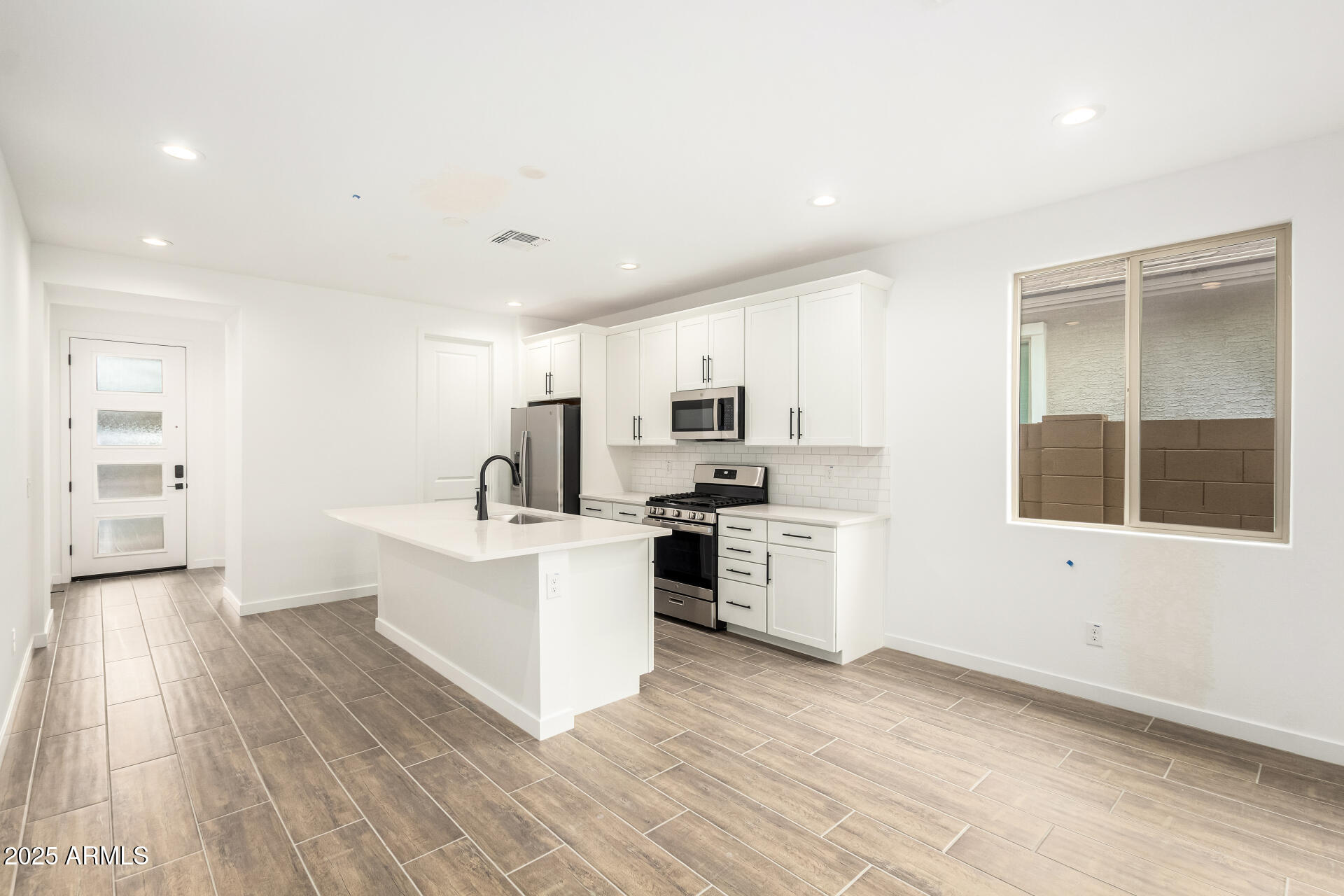 15817 W VOGEL Avenue