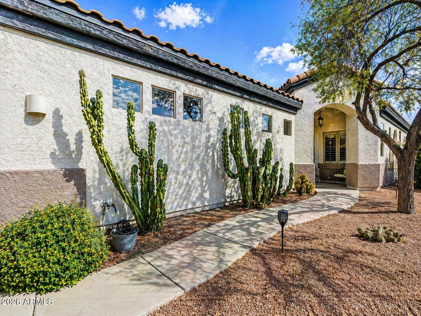 861 W ORIOLE Way