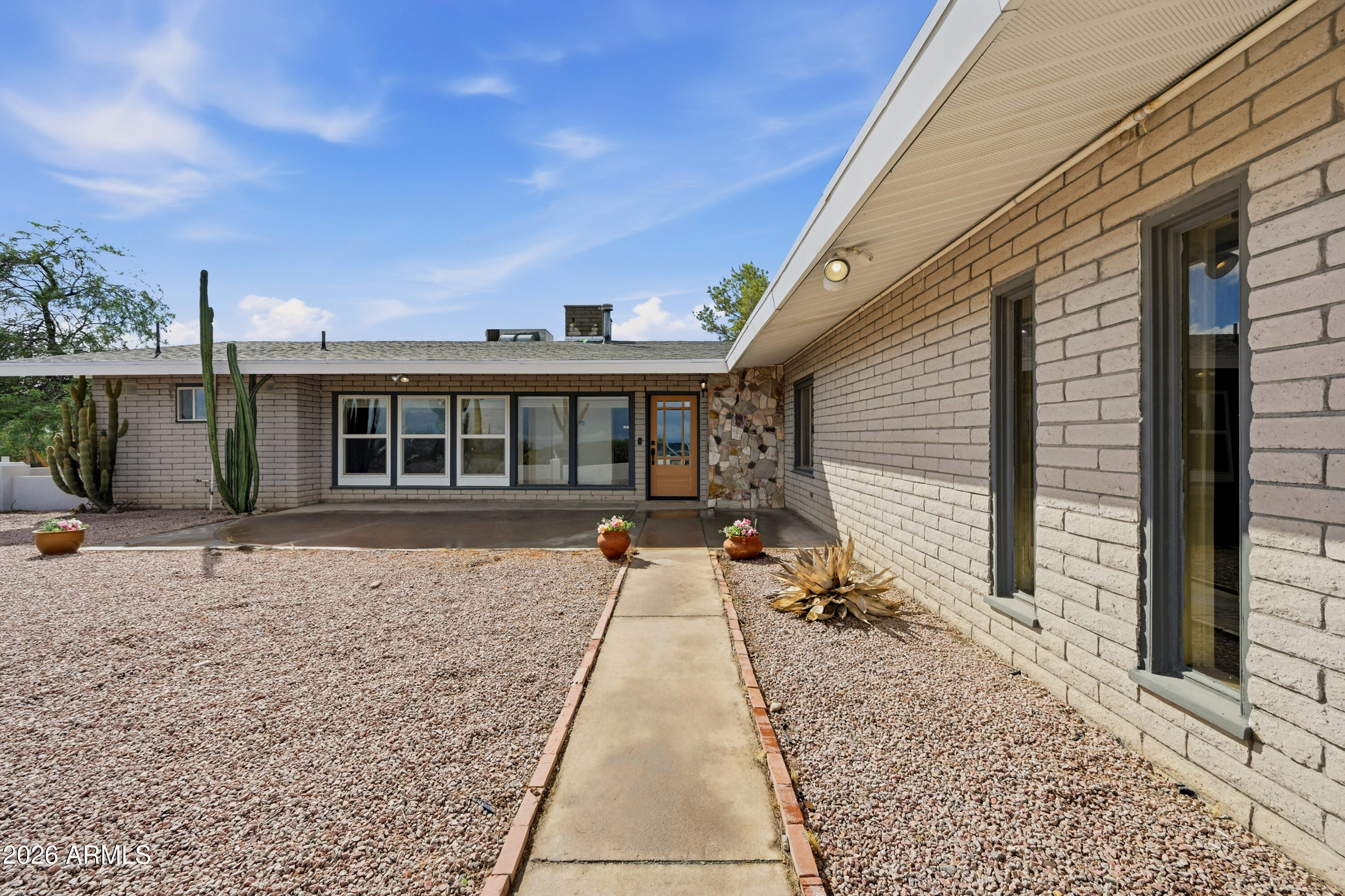 1081 W DANA Avenue