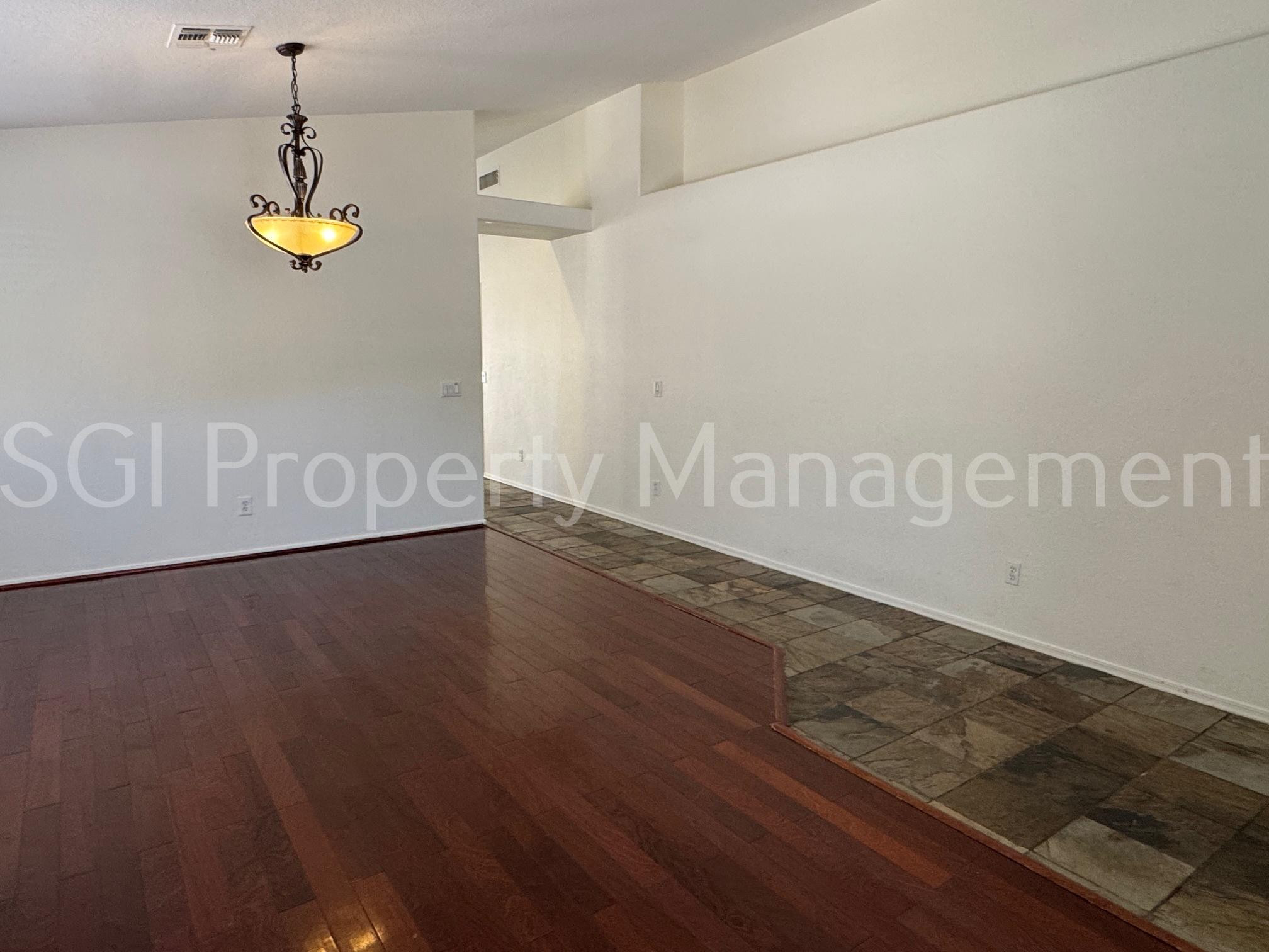 2602 E Beautiful Lane