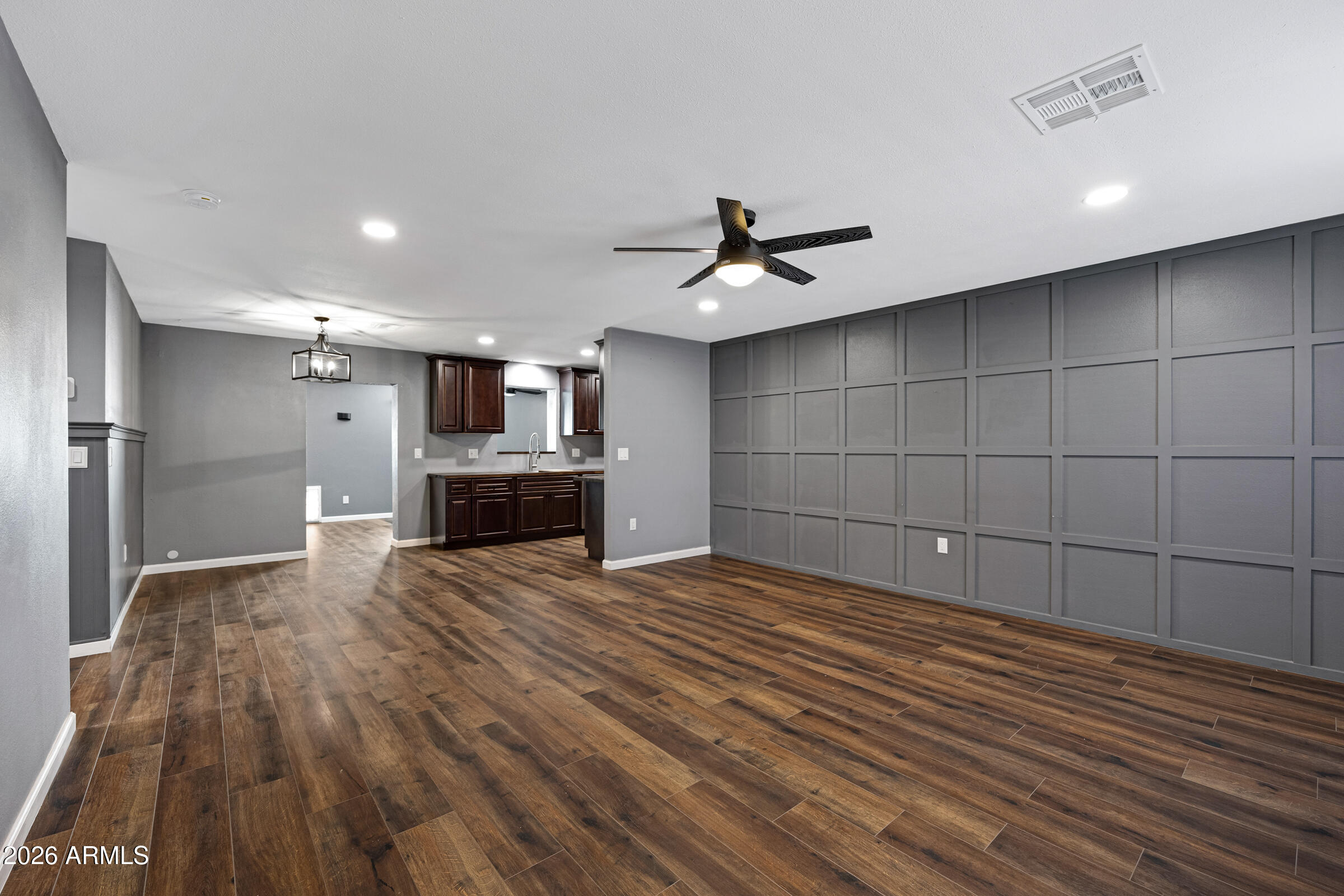 10013 W MISSION Lane