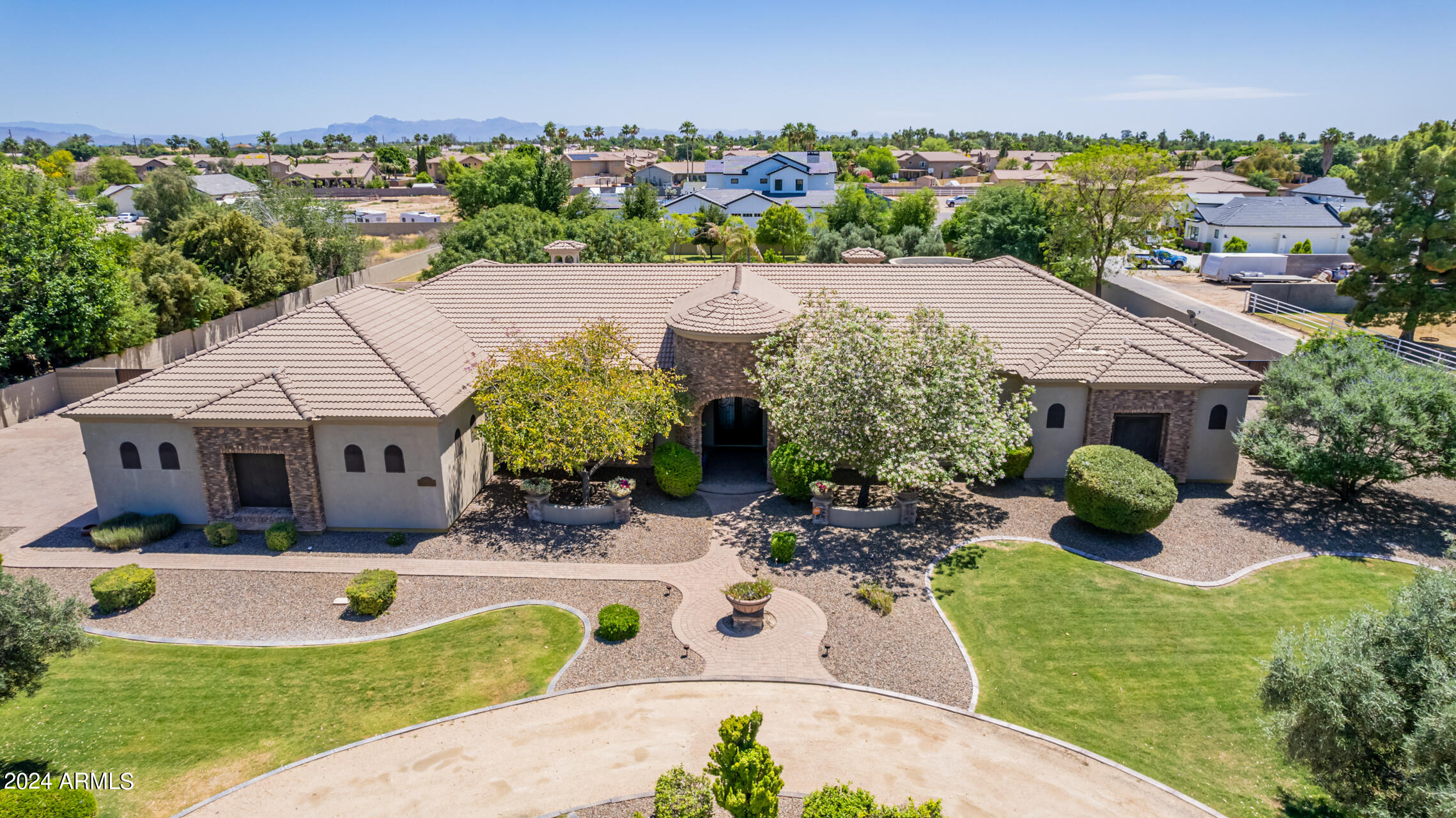 View Gilbert, AZ 85233 house