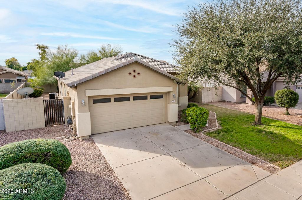 Photo of 3725 E Woodside Way, Gilbert, AZ 85297 (MLS # 6975787)