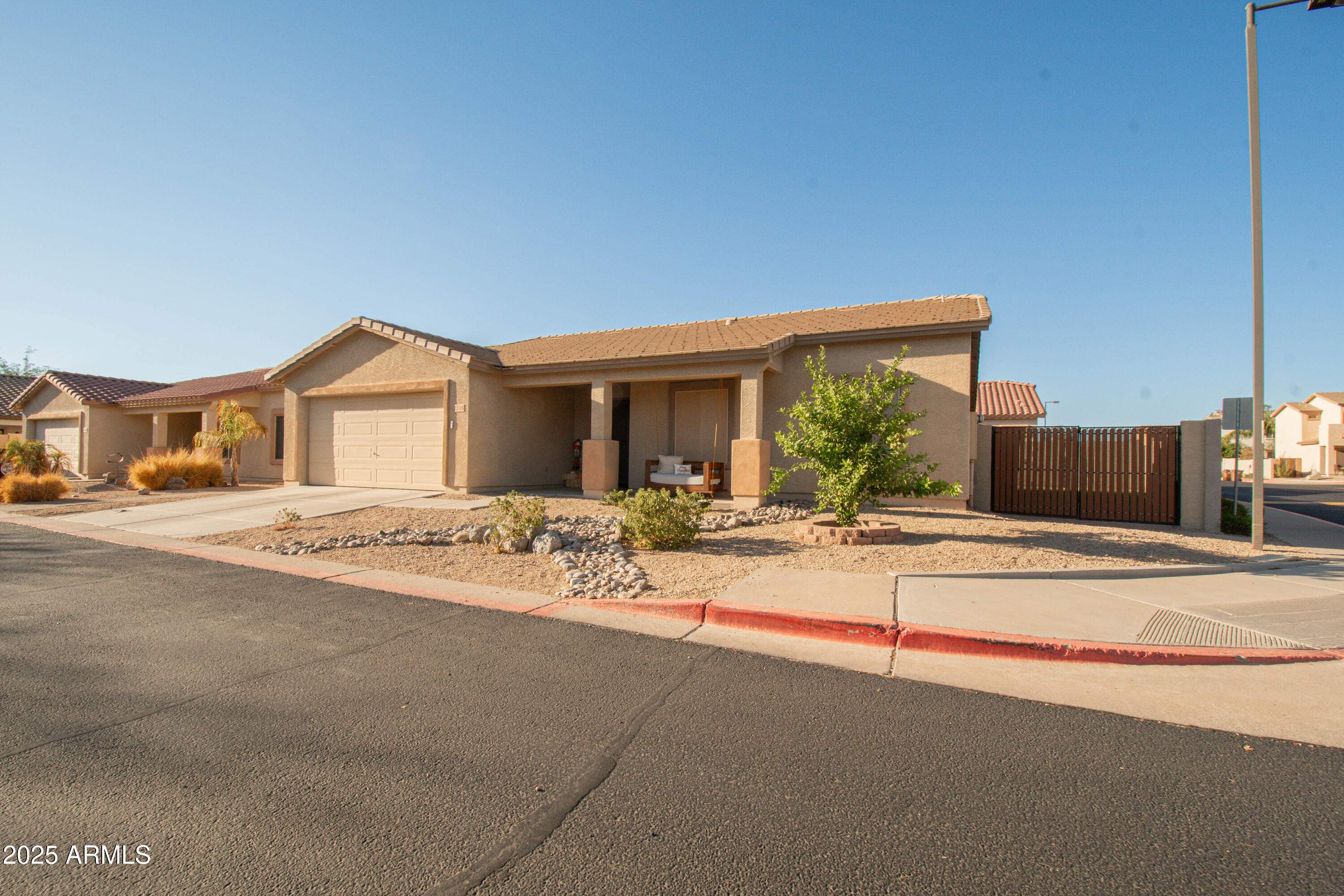 2218 E MOHAVE Lane