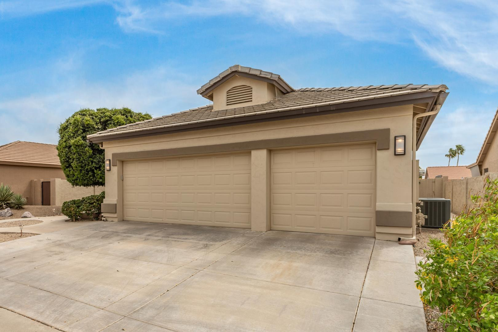 9843 E Sunburst Drive