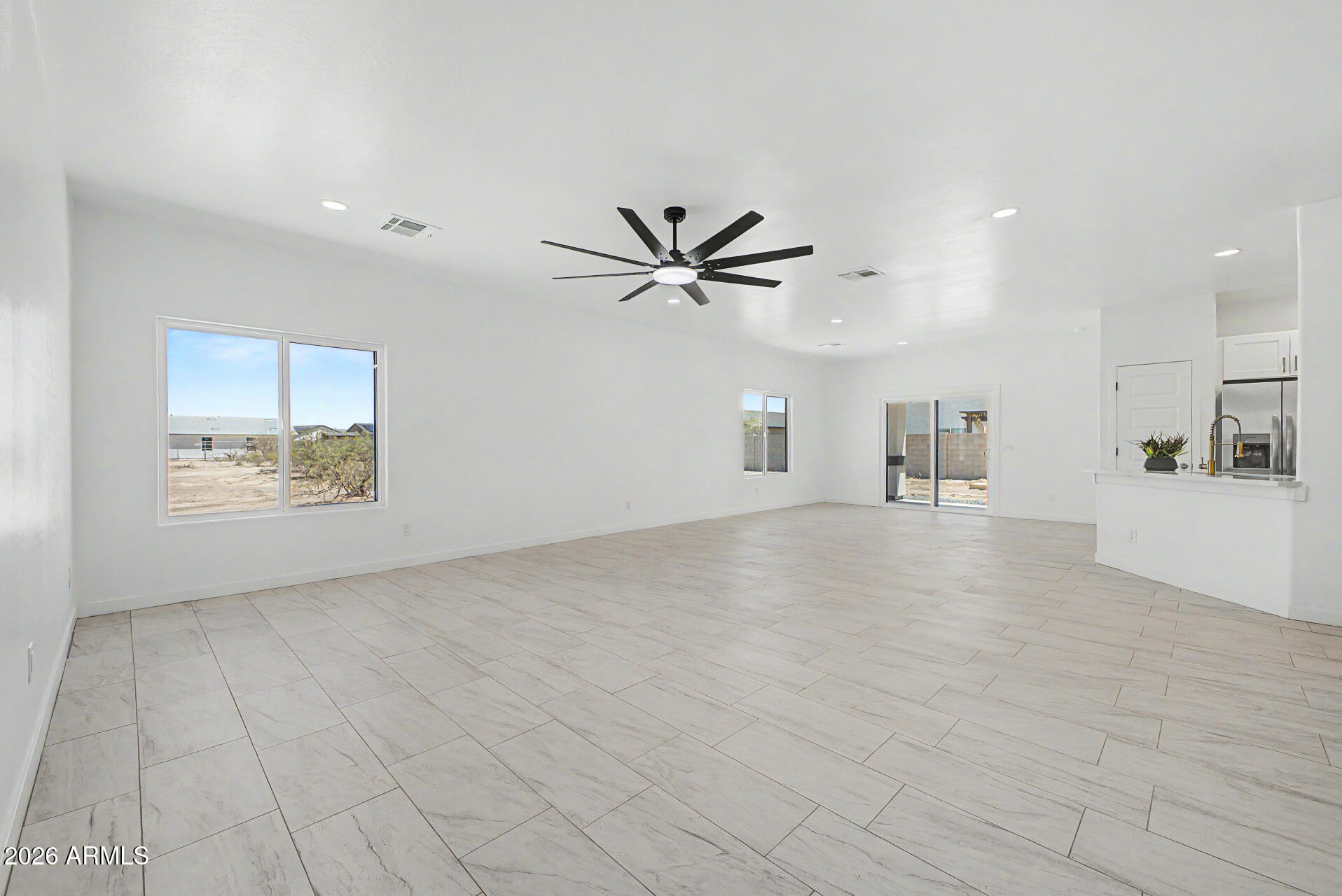 10094 W MISSION Drive