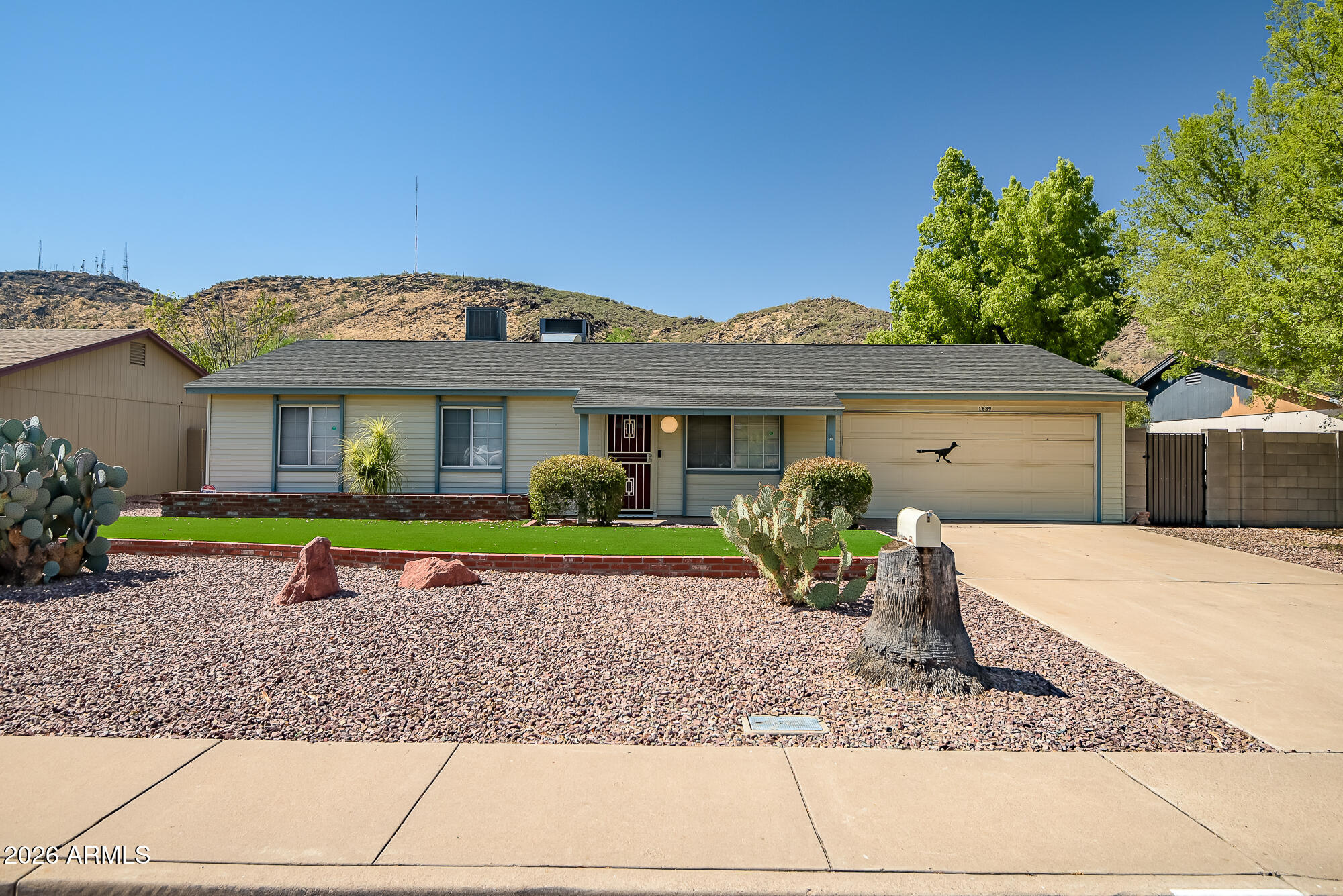 1639 W WOOD Drive