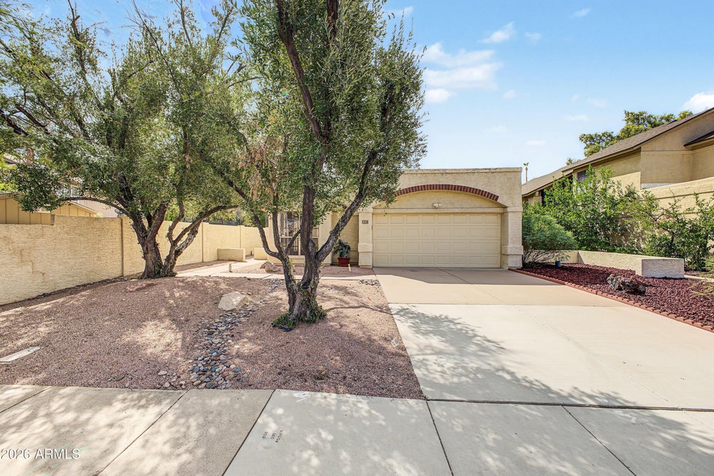 Photo of 1229 W Calle Del Norte, Chandler, AZ 85224 (MLS # 7087387)