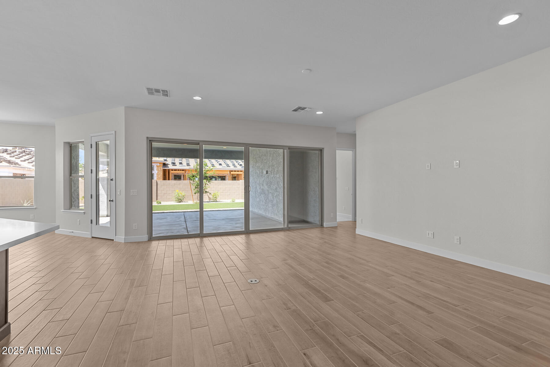 1042 W RIDGE Road