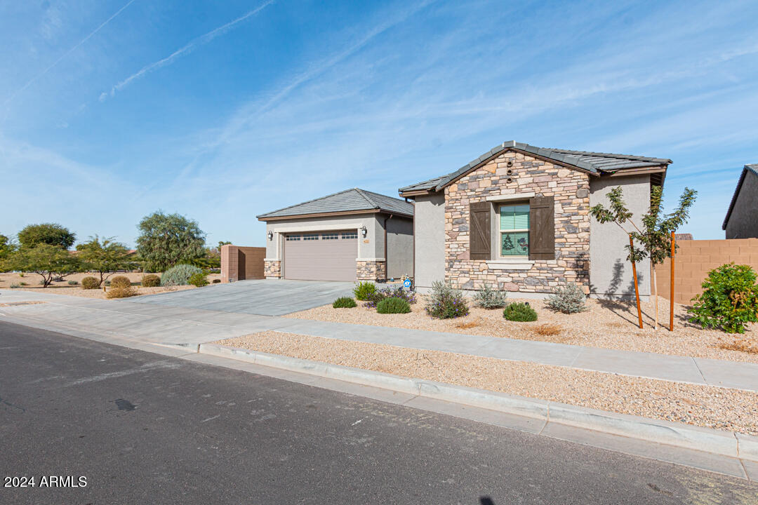 4222 W CARMEN Street