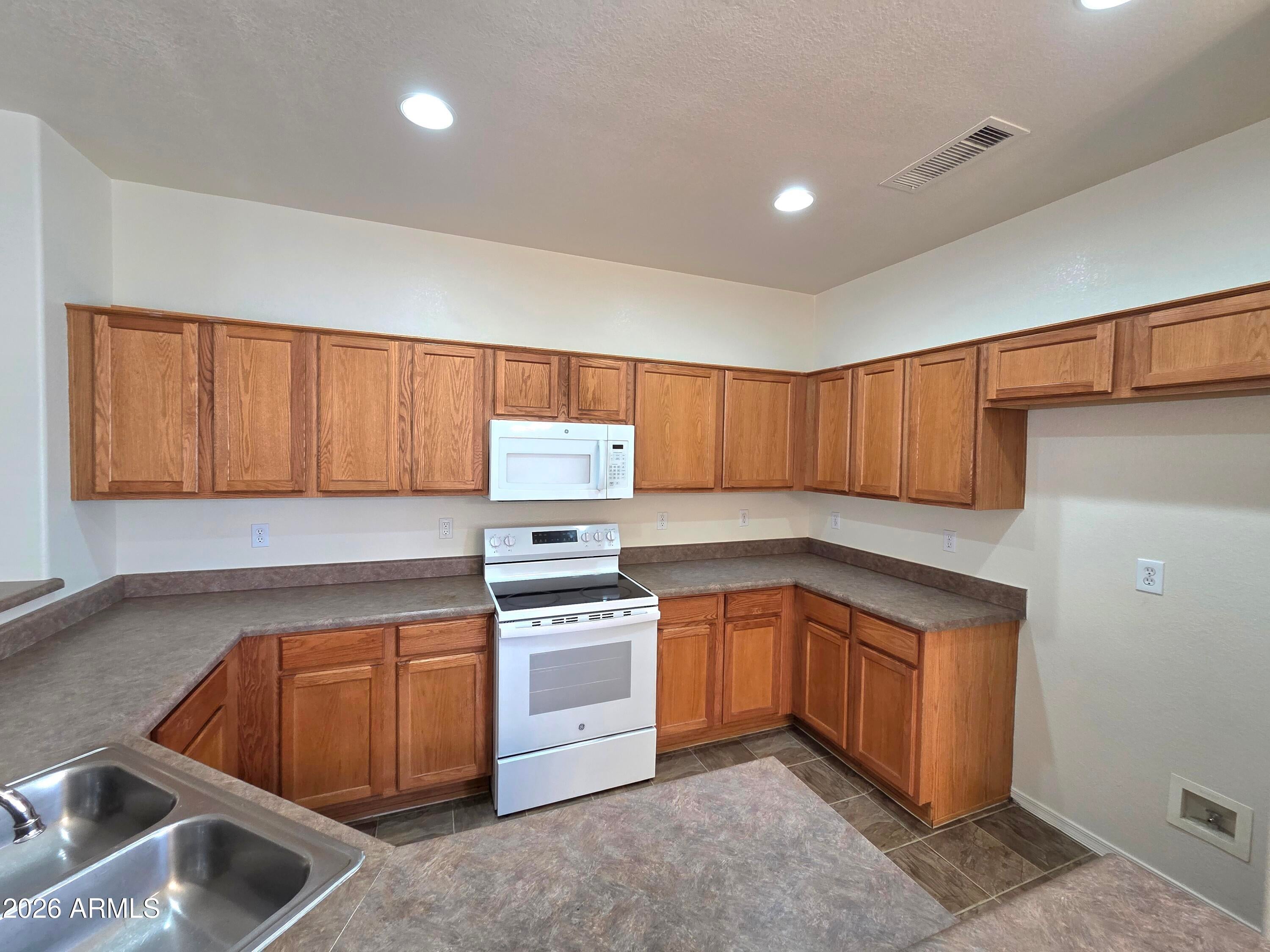 609 W RIO VISTA Lane