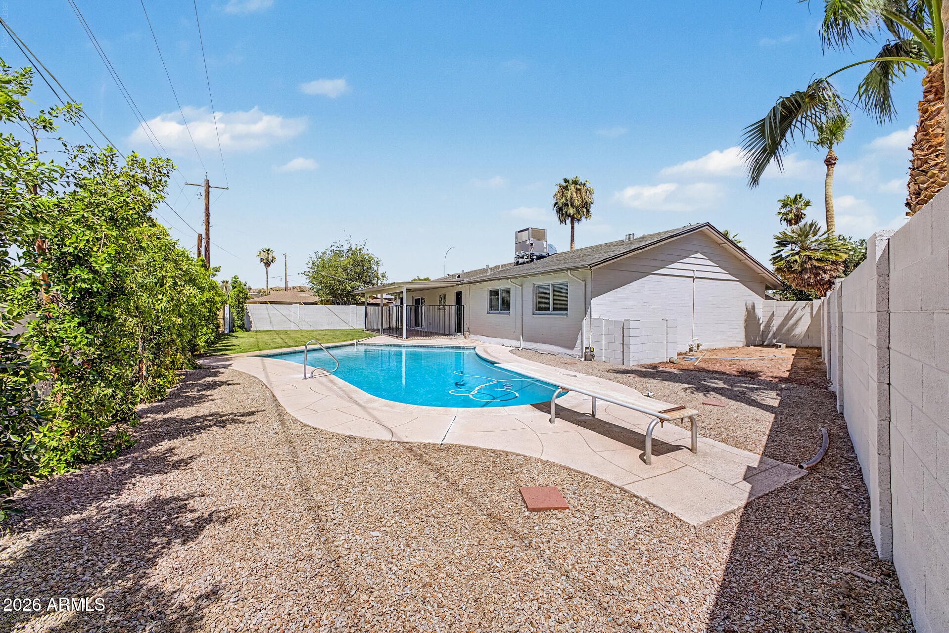 1421 N MCALLISTER Avenue