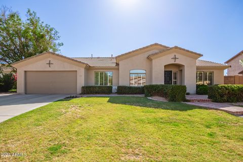 Single Family Residence in Gilbert AZ 2046 RESEDA Court.jpg